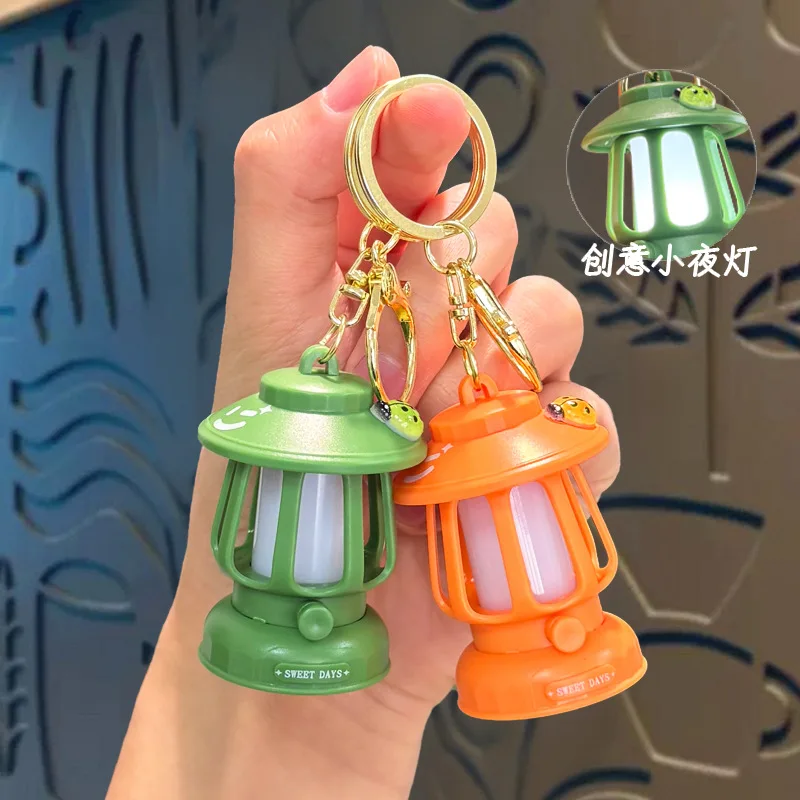 New Handheld Retro Little Lamp Luminous Keychain Pendant Cute Cartoons Night Light School Bags Charms Creative Car Key Charms
New Handheld Retro Little Lamp Luminous Keychain Pendant Cute Cartoons Night Light School Bags Charms Creative Car Key Charms