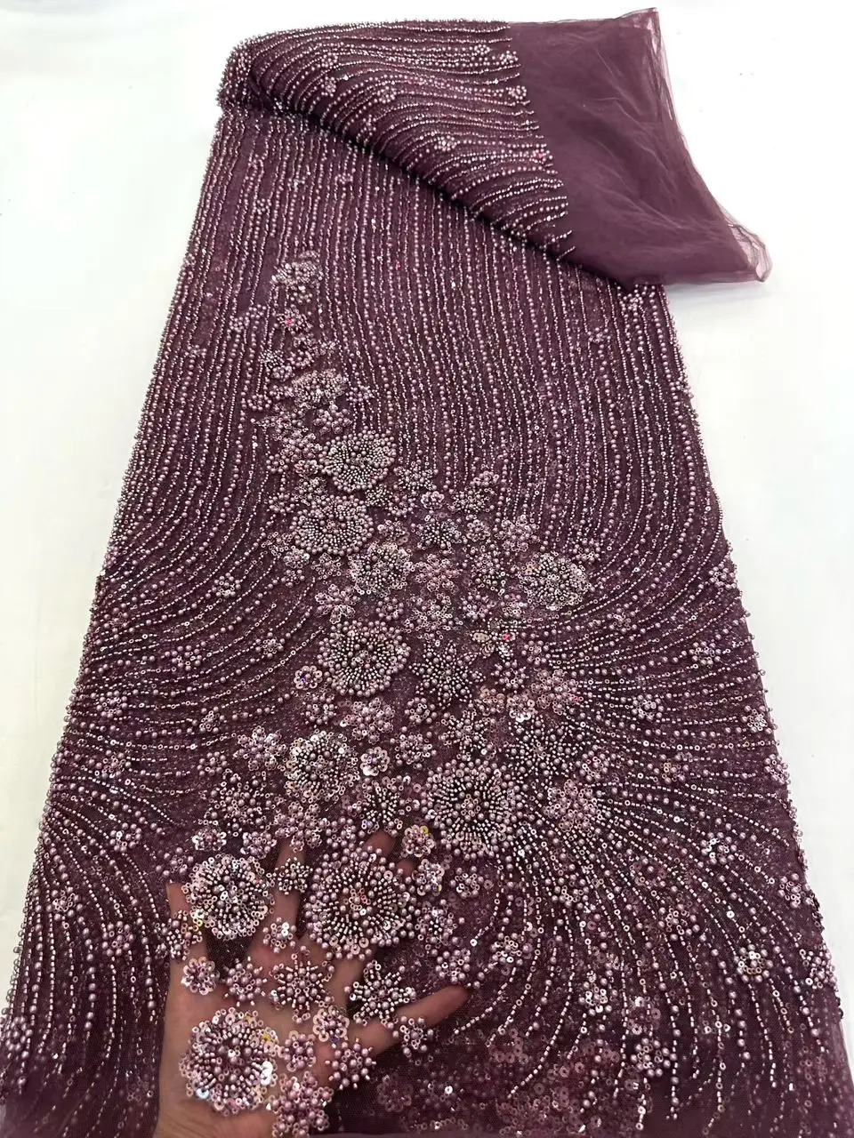 Роскошная кружевная ткань с тяжелыми бисером, бело-фиолетовая, кружево ручной работы с блестками, французская сетчатая тюлевая кружевная ткань, для свадебного платья H176-1
Роскошная кружевная ткань с тяжелыми бисером, бело-фиолетовая, кружево ручной работы с блестками, французская сетчатая тюлевая кружевная ткань, для свадебного платья H176-1