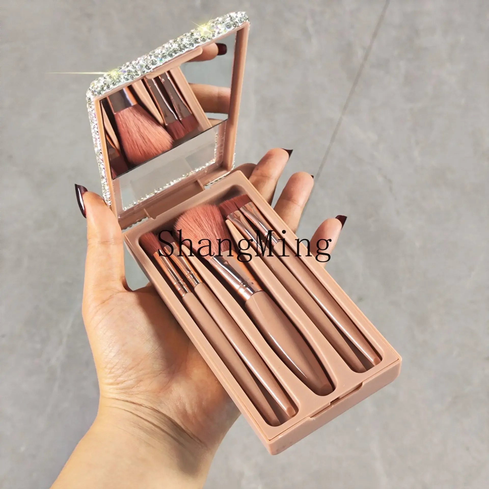CLL Diamond-encrusted Travel Portable Box with Mirror Mini Makeup Brush Set
CLL Diamond-encrusted Travel Portable Box with Mirror Mini Makeup Brush Set