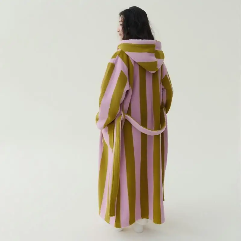 Autumn Winter New Couple Coral Velvet Women Men Bathrobe Striped Lengthed Home Clothes Thickened Flannel Robe Pants Pajamas Set
Autumn Winter New Couple Coral Velvet Women Men Bathrobe Striped Lengthed Home Clothes Thickened Flannel Robe Pants Pajamas Set