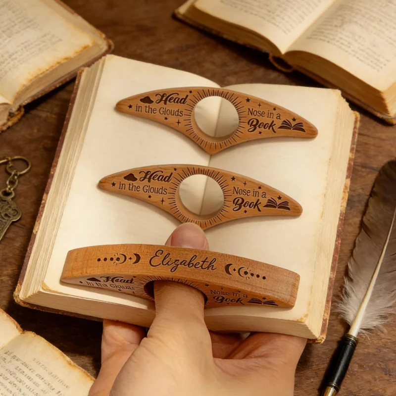 1 Piece Random Color Wooden Reading Thumb Book Holder, Page Holder, Wooden Finger Ring, One-Handed Reading Aid, Vintage Finger Ring Bookmark, Wooden Decorative Ornament, Ideal Gift for Book Lovers
1 Piece Random Color Wooden Reading Thumb Book Holder, Page Holder, Wooden Finger Ring, One-Handed Reading Aid, Vintage Finger Ring Bookmark, Wooden Decorative Ornament, Ideal Gift for Book Lovers