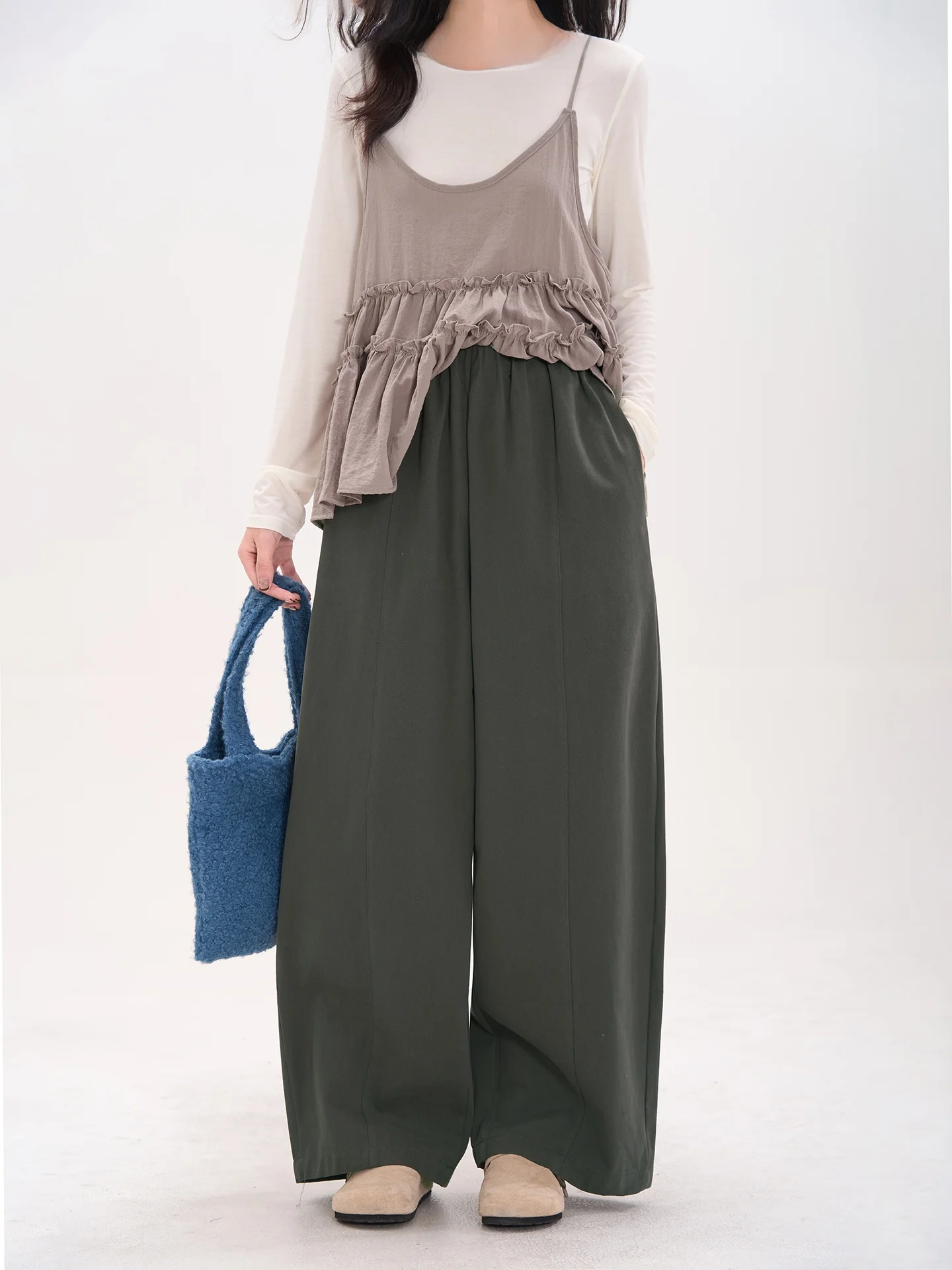 Женские повседневные брюки с высокой талией и широкими штанинами, свободные брюки-кюлоты в стиле ретро для осеннего сезона
Женские повседневные брюки с высокой талией и широкими штанинами, свободные брюки-кюлоты в стиле ретро для осеннего сезона