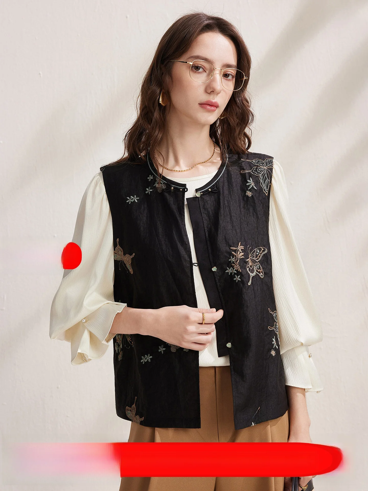 Zhaojun Spring Summer New Style Silk Embroidered Women's Jacket National Style Buttoned Cloud Silk Real Silk Vest Double Side...
Zhaojun Spring Summer New Style Silk Embroidered Women's Jacket National Style Buttoned Cloud Silk Real Silk Vest Double Side...