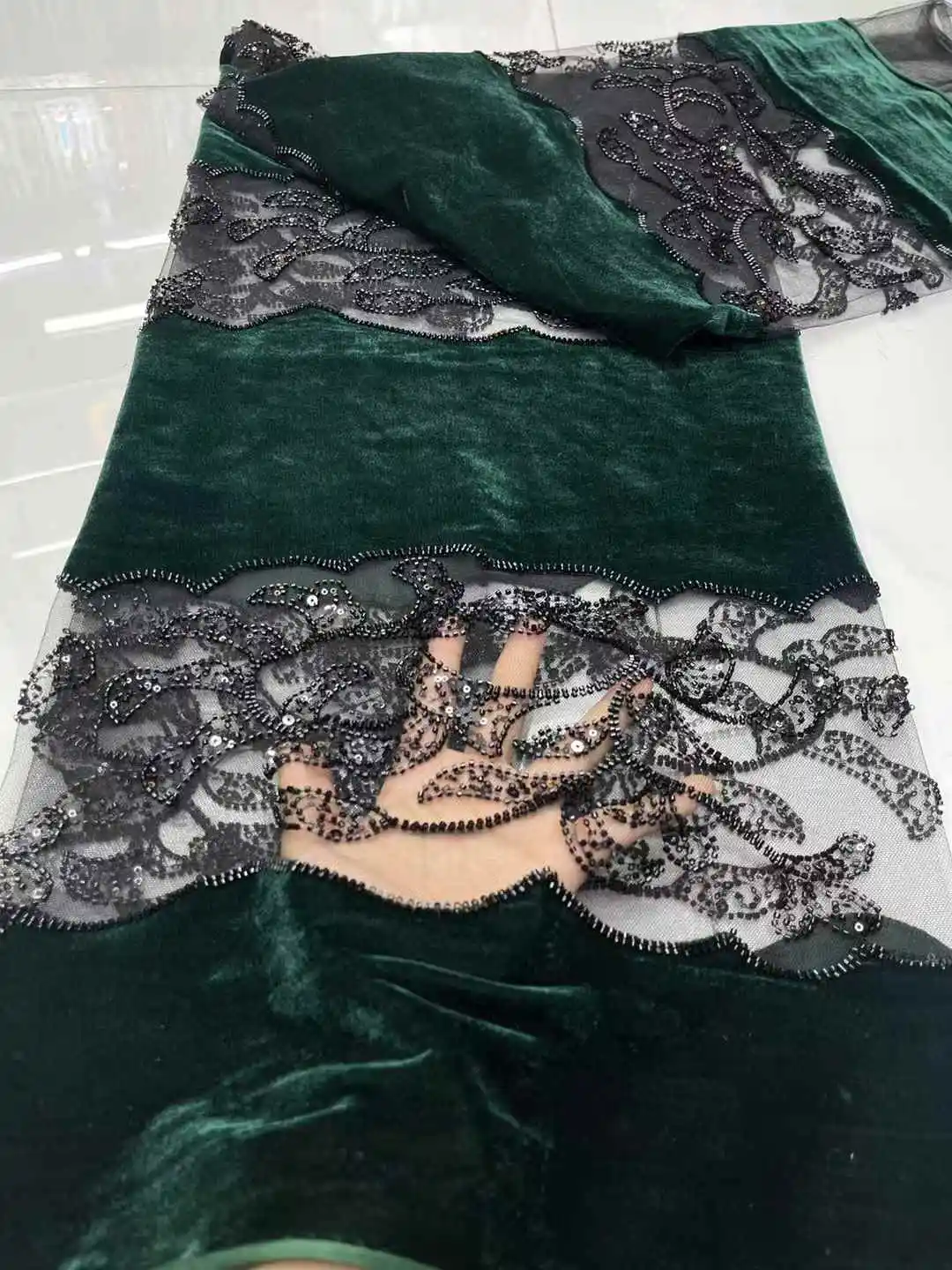 Velvet Lace Nigerian African Sequins Lace Fabrics 2025 High Quality Lace Material French Tulle Lace Fabric For Dress Sewing
Velvet Lace Nigerian African Sequins Lace Fabrics 2025 High Quality Lace Material French Tulle Lace Fabric For Dress Sewing
