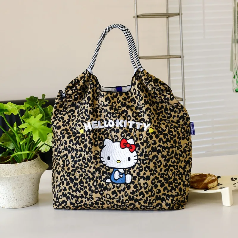 Kawaii Sanrio Hello Kitty's New Embroidered Waterproof Bag Cute Leopard Print Style Portable Large Capacity Bag
Kawaii Sanrio Hello Kitty's New Embroidered Waterproof Bag Cute Leopard Print Style Portable Large Capacity Bag