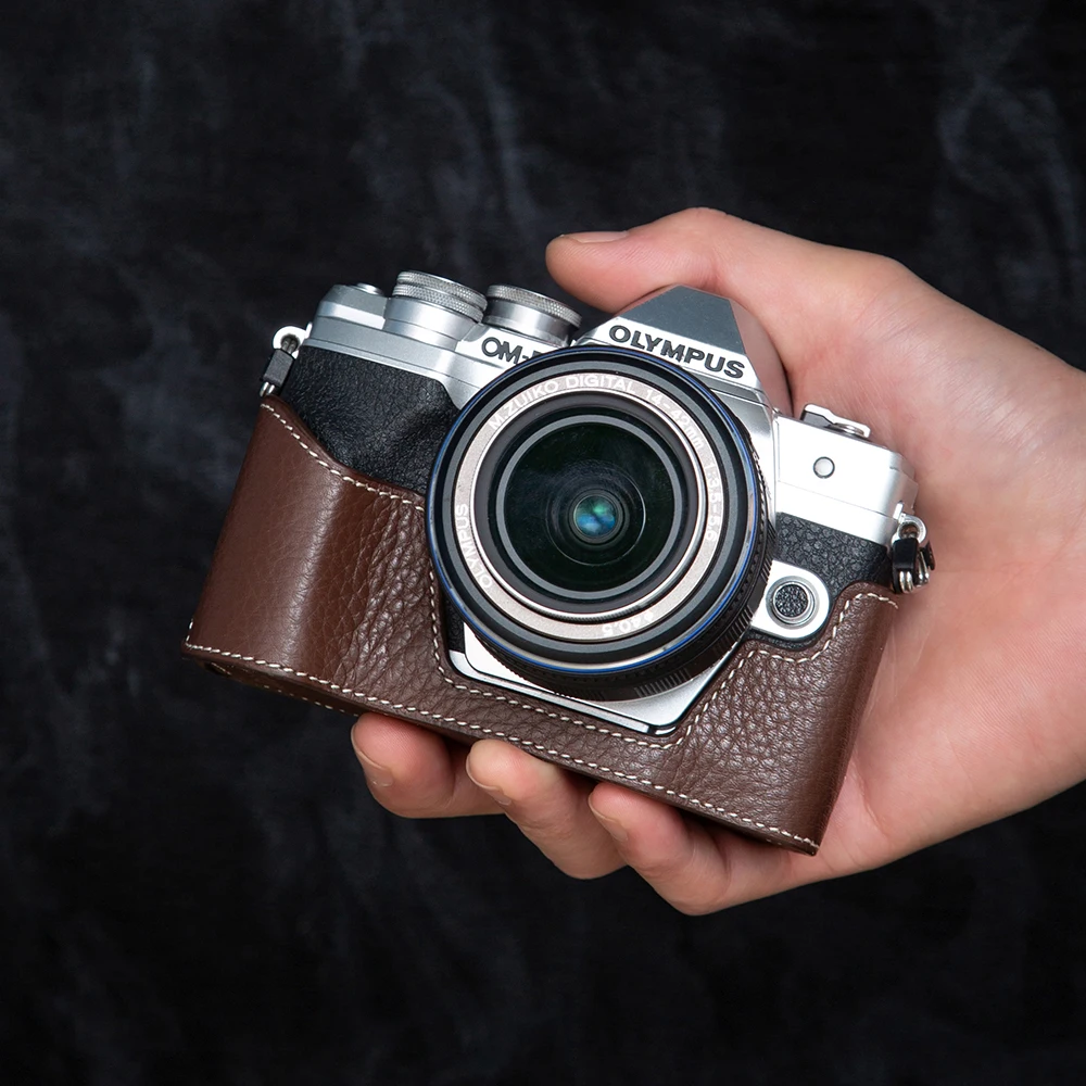 Handmade Genuine Leather E-M10 IV Camera Bag Protective Case for Olympus OM-D E-M10 Mark IV Case Retro EM104 Camera Case Bag
Handmade Genuine Leather E-M10 IV Camera Bag Protective Case for Olympus OM-D E-M10 Mark IV Case Retro EM104 Camera Case Bag