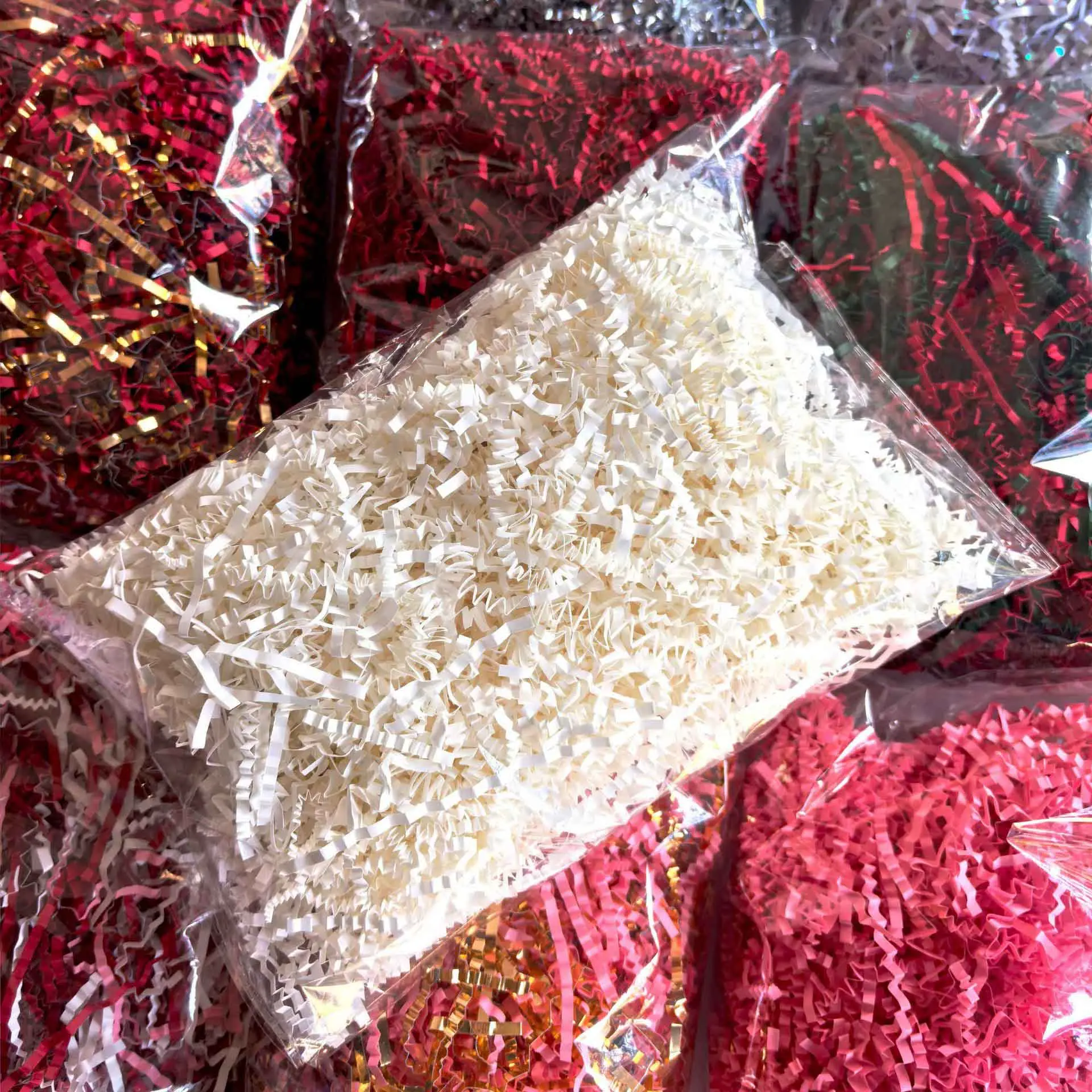Colorful Lafite Grass Shredded Strips Wedding Valentine's Day Gift Candy Box Filling 200g Folded Paper Scrap Party Decoration
Colorful Lafite Grass Shredded Strips Wedding Valentine's Day Gift Candy Box Filling 200g Folded Paper Scrap Party Decoration
