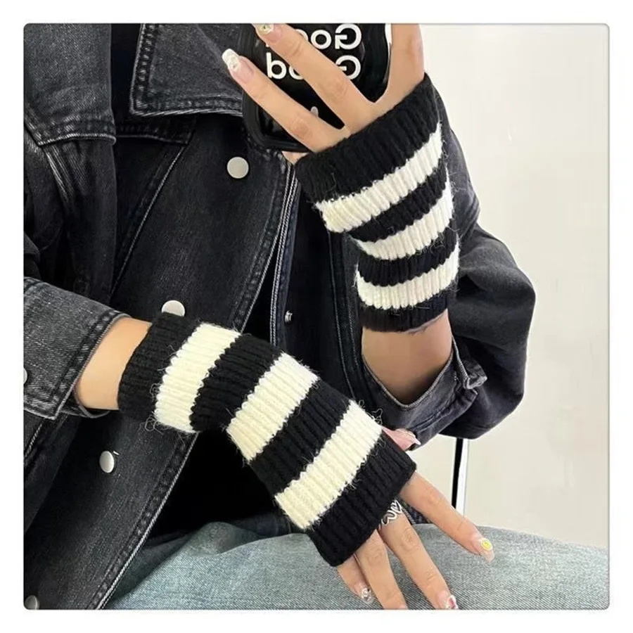Fashion Stripe Arm Warmers Sleeves for Women Y2k Accessories Cold Resistance Warm Winter Knit Fingerless Gloves Free Shipping
Fashion Stripe Arm Warmers Sleeves for Women Y2k Accessories Cold Resistance Warm Winter Knit Fingerless Gloves Free Shipping