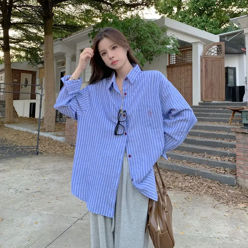 2025 New Korean Style Loose Casual Stripe Shirt Women's Design Sensation Blue Fashion Long Sleeve Shirt Coat for Girls
2025 New Korean Style Loose Casual Stripe Shirt Women's Design Sensation Blue Fashion Long Sleeve Shirt Coat for Girls