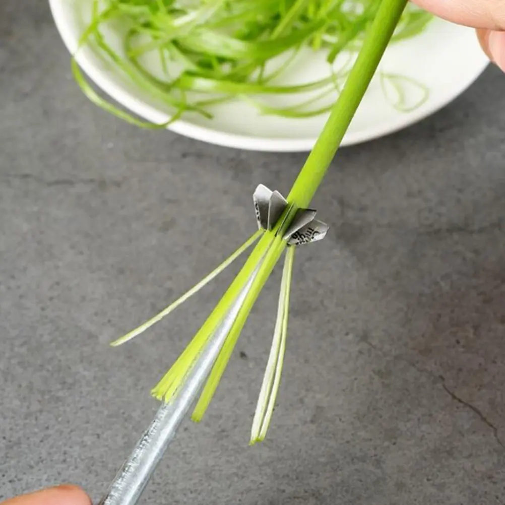 1Pcs Scallion Cutter Copper Needle Aluminium Food Grade Kitchen Slicer Anti-Skid Labor Saving Handle Vegetable Cutter
1Pcs Scallion Cutter Copper Needle Aluminium Food Grade Kitchen Slicer Anti-Skid Labor Saving Handle Vegetable Cutter