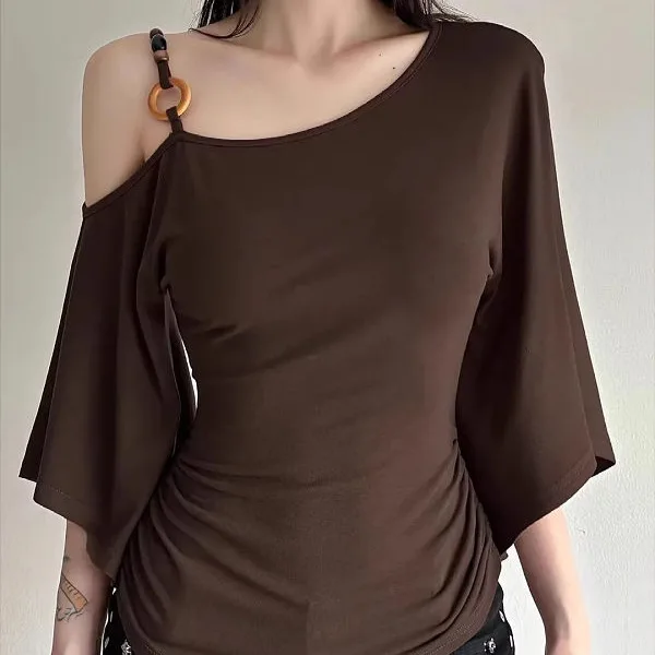 Women's short sleeved T-shirt retro spicy girl sloping shoulder design, niche slim fit, fashionable European and American style
Women's short sleeved T-shirt retro spicy girl sloping shoulder design, niche slim fit, fashionable European and American style