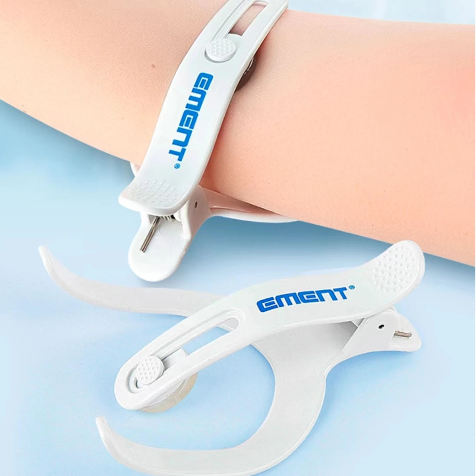 Hemostasis Device,Adhesive Bandage ,Band-Aid,Hemostatic Patch,Dressing,Clamp-Type Device / Safe-Guard,Apply Pressure,ICU nursing
Hemostasis Device,Adhesive Bandage ,Band-Aid,Hemostatic Patch,Dressing,Clamp-Type Device / Safe-Guard,Apply Pressure,ICU nursing
