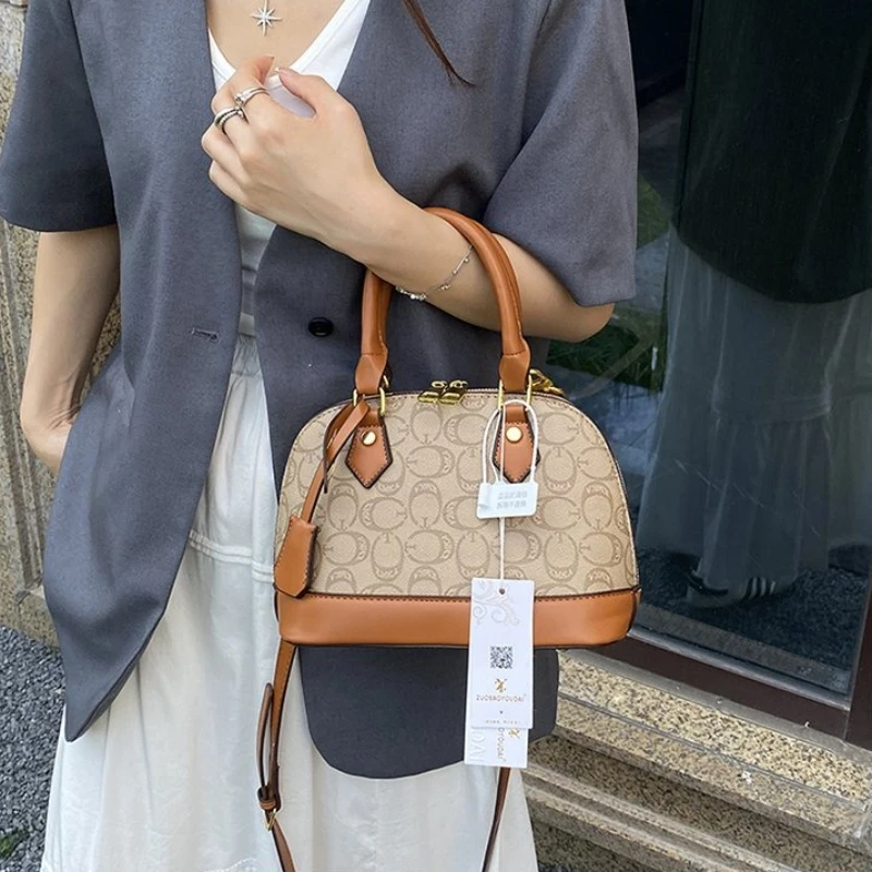 A New Light Luxury Monogram Hand-held Shell Bag, A Versatile and Unique Monogram Single-shoulder Crossbody Bag for Women
A New Light Luxury Monogram Hand-held Shell Bag, A Versatile and Unique Monogram Single-shoulder Crossbody Bag for Women