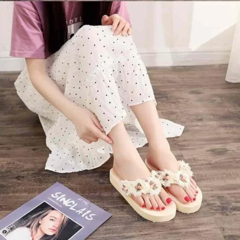 Наружные толстые женские тапочки и женские сандалии. Трендовые дизайнерские туфли 2025 года. Роскошная обувь Vip. Лучший дизайн. Элегантные модные 39 шлепанцев.
Наружные толстые женские тапочки и женские сандалии. Трендовые дизайнерские туфли 2025 года. Роскошная обувь Vip. Лучший дизайн. Элегантные модные 39 шлепанцев.