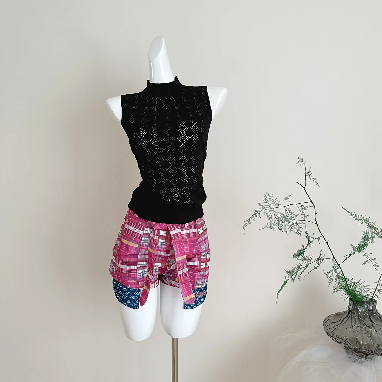 American Plaid Sleeveless Strap Vest Top Shorts Set Women Summer Slimming High-End Feeling Two-Piece Set Fashionable Ensemble
American Plaid Sleeveless Strap Vest Top Shorts Set Women Summer Slimming High-End Feeling Two-Piece Set Fashionable Ensemble