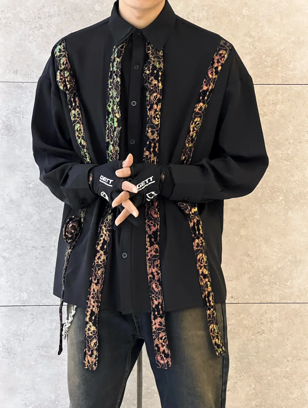 2023 Original black shirt spring foreign fashion chic beautiful top lace long-sleeved fashion men and women slimming
2023 Original black shirt spring foreign fashion chic beautiful top lace long-sleeved fashion men and women slimming