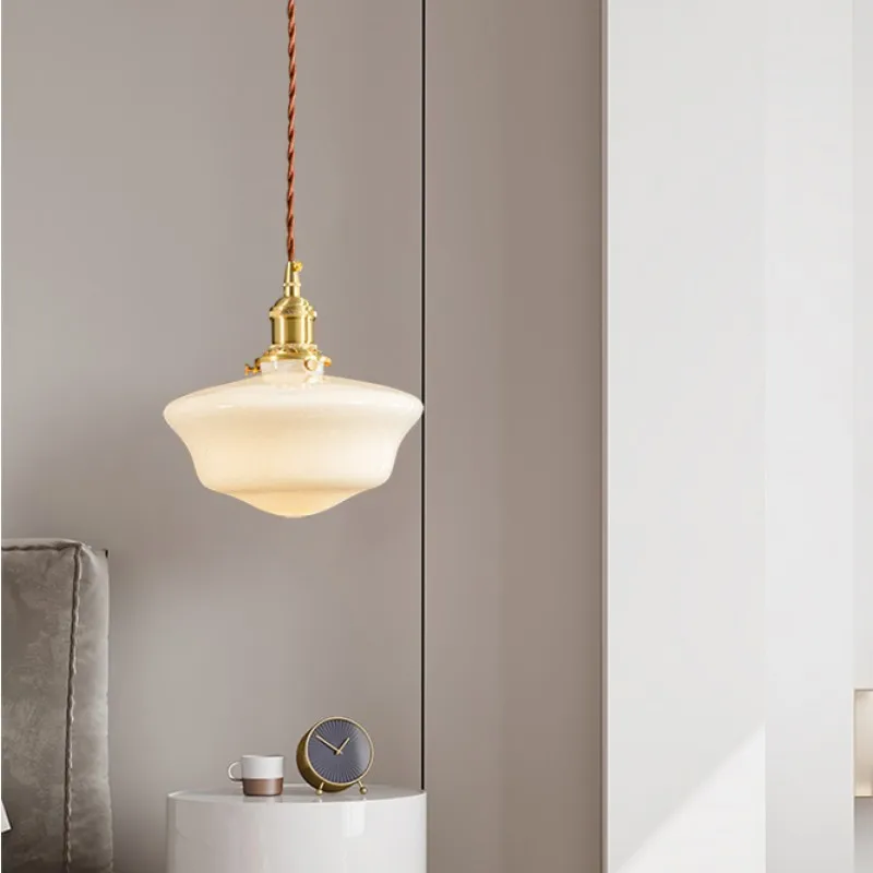 Американская ретро-люстра из цельной меди с молочно-белым стеклом, для столовой, прикроватная, кремовая, в средневековом стиле, простая, для гостевого дома, декоративная лампа, светодиодная
Американская ретро-люстра из цельной меди с молочно-белым стеклом, для столовой, прикроватная, кремовая, в средневековом стиле, простая, для гостевого дома, декоративная лампа, светодиодная