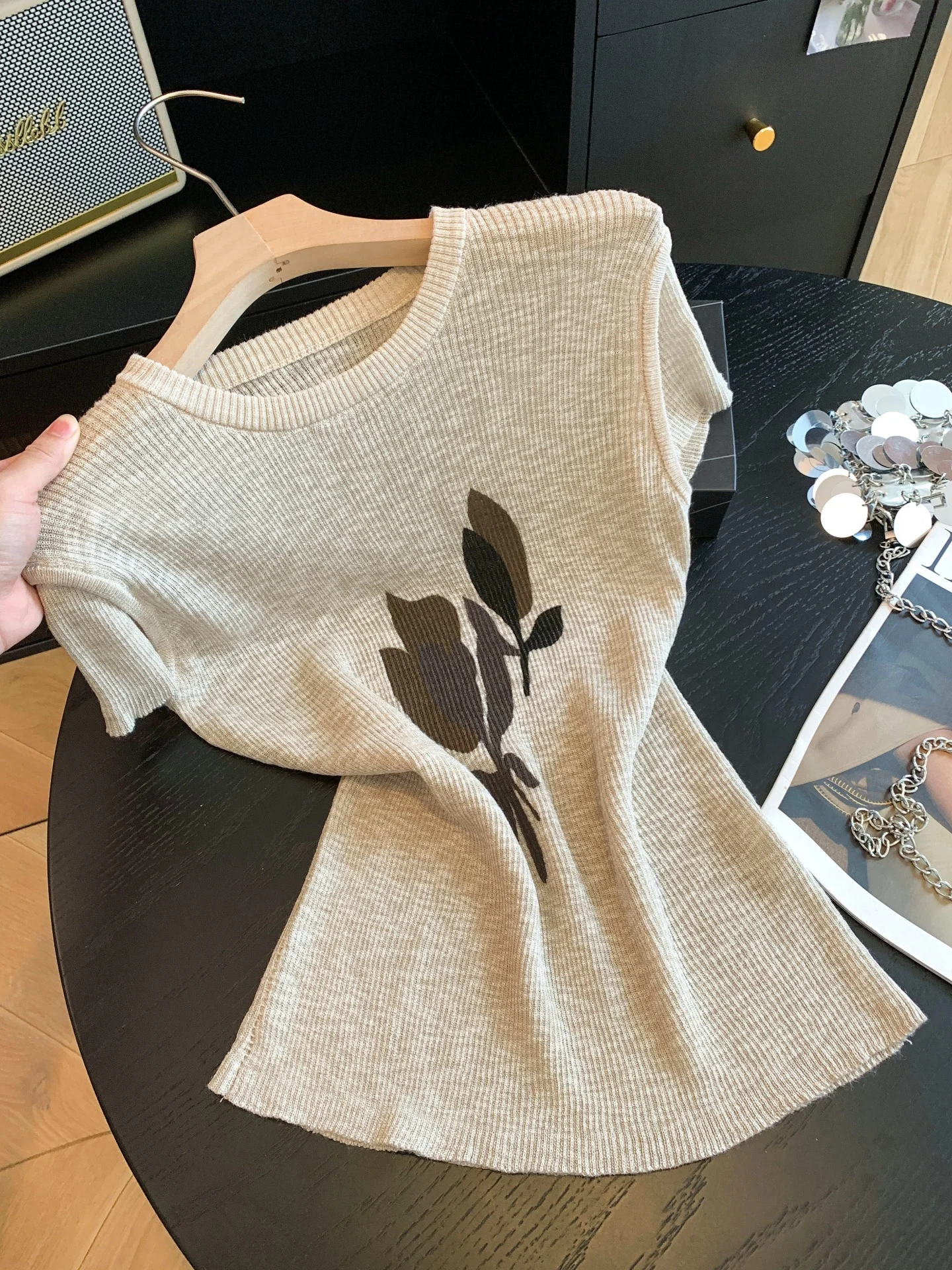 Korean-style Printed Slim-fitting Regular Shoulder Short-sleeved Women's Summer Round Neck Pullover Slim-fitting Top
Korean-style Printed Slim-fitting Regular Shoulder Short-sleeved Women's Summer Round Neck Pullover Slim-fitting Top