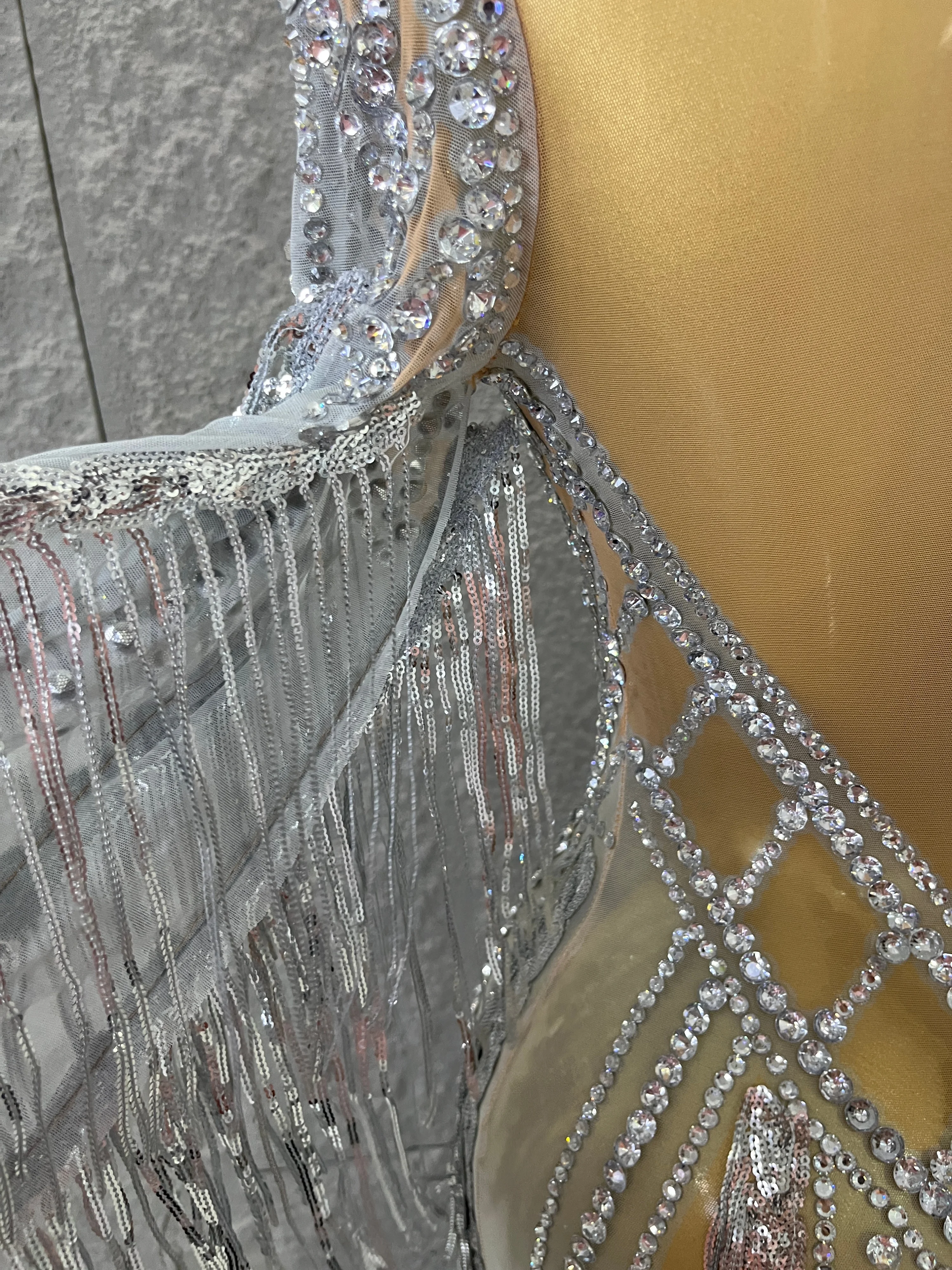 Glamorous Long Tassel Clubbing Women Stage Performance Nightclub Party Outfit Sophisticated Silver Rhinestone Sheer Dress
Glamorous Long Tassel Clubbing Women Stage Performance Nightclub Party Outfit Sophisticated Silver Rhinestone Sheer Dress
