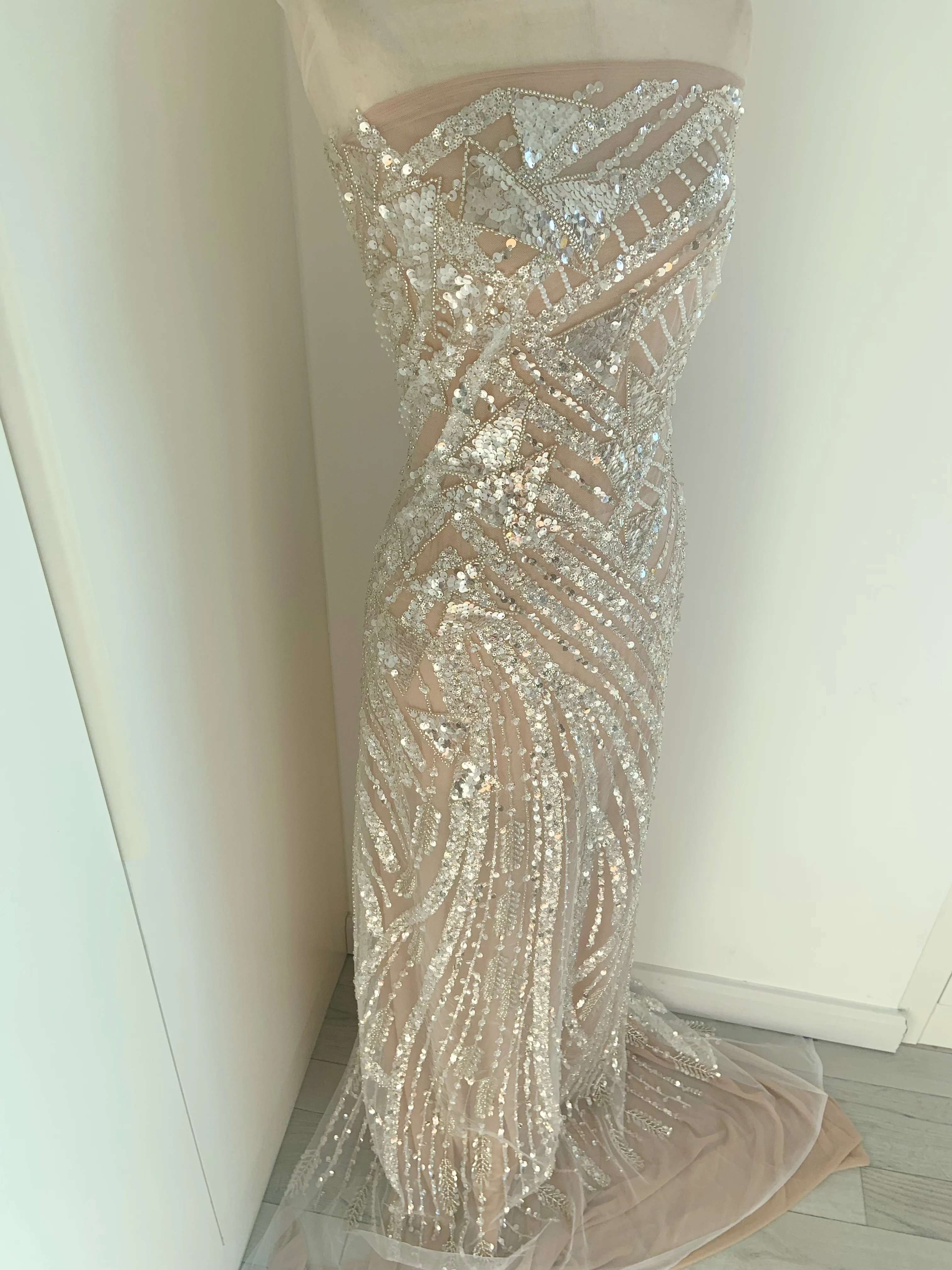1 Yard Off White Heavy Sequined Tulle Lace Fabric Sparkle Geometry Gauze for High End Wedding Dress,Luxurious Ball Gown
1 Yard Off White Heavy Sequined Tulle Lace Fabric Sparkle Geometry Gauze for High End Wedding Dress,Luxurious Ball Gown