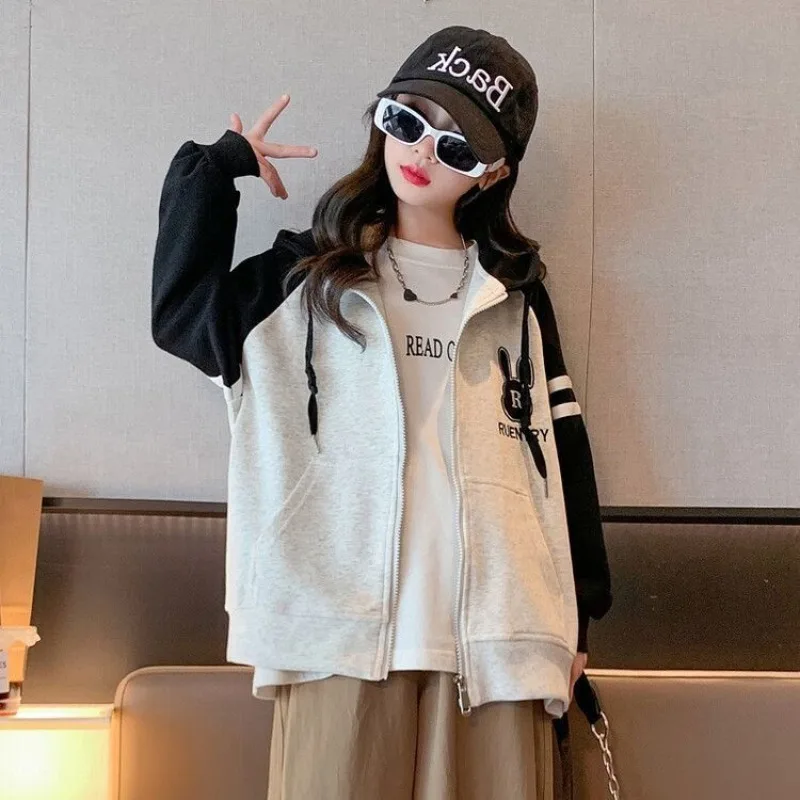 Girls' Hooded Cartoon Color-Blocked Stylish Coat for Spring/Autumn 2025 New Arrival
Girls' Hooded Cartoon Color-Blocked Stylish Coat for Spring/Autumn 2025 New Arrival