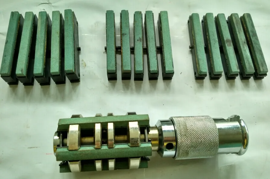60-90mm 90-130mm Honing head cylinder liner grinding head manual adjustment type honing range
60-90mm 90-130mm Honing head cylinder liner grinding head manual adjustment type honing range