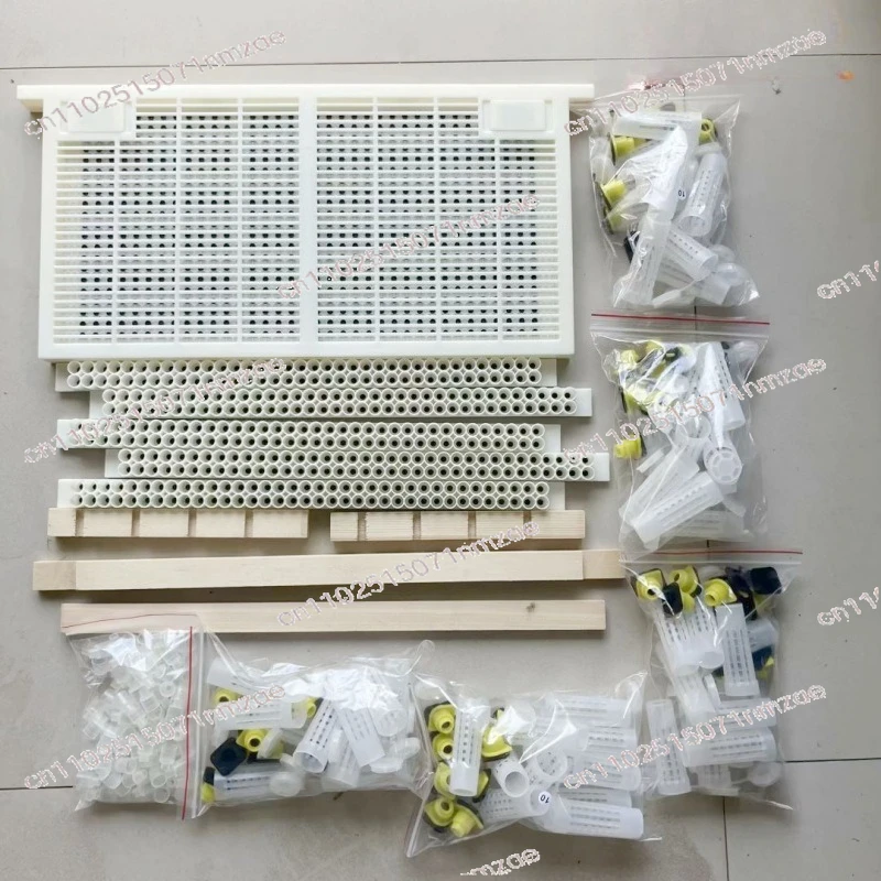 No-Moving Larvae Royal Jelly Frame, Italian Bee Queen Rearing Kit, Queen Excluder, Cell Bar Base, Pierced Royal Jelly Frame
No-Moving Larvae Royal Jelly Frame, Italian Bee Queen Rearing Kit, Queen Excluder, Cell Bar Base, Pierced Royal Jelly Frame