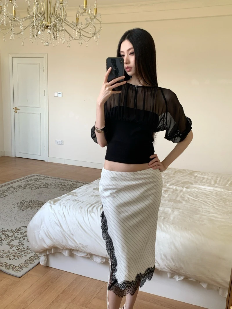 Mipaiyi American Retro Versatile Vinegar Black White Stripes Lace Splicing Slit Belted Knee-Length Wrap around Halter Skirt
Mipaiyi American Retro Versatile Vinegar Black White Stripes Lace Splicing Slit Belted Knee-Length Wrap around Halter Skirt