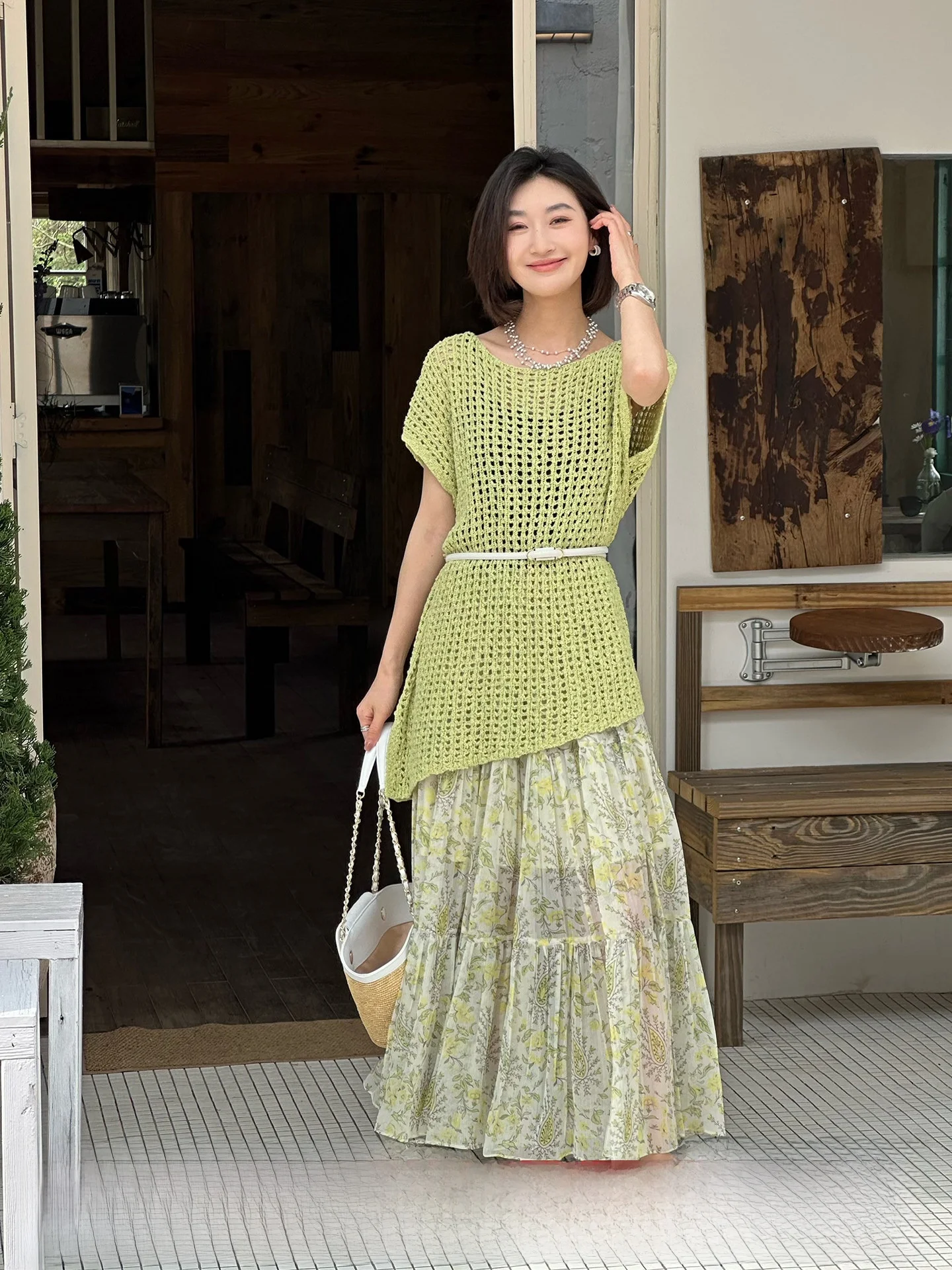 Women's Knitted Hollow out Design Asymmetrical Sleeveless Vest T-Shirt Cotton Loose Fit round Neck Daily Wear Summer Style
Women's Knitted Hollow out Design Asymmetrical Sleeveless Vest T-Shirt Cotton Loose Fit round Neck Daily Wear Summer Style