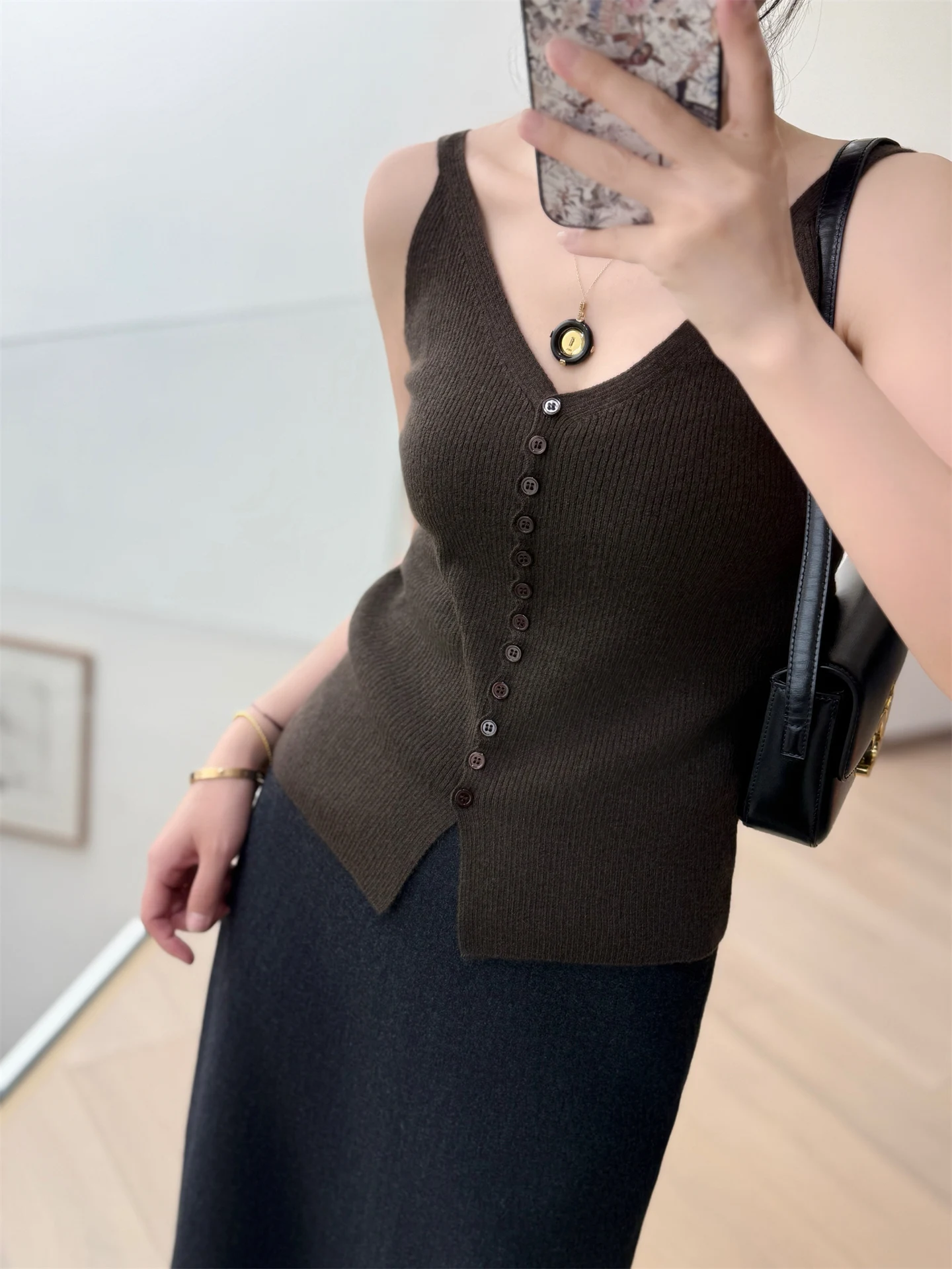 Высококачественный женский укороченный топ-жилет Pet Lovers Anonymous с V-образным вырезом, 4 цвета, повседневный, модный, осенняя одежда
Высококачественный женский укороченный топ-жилет Pet Lovers Anonymous с V-образным вырезом, 4 цвета, повседневный, модный, осенняя одежда