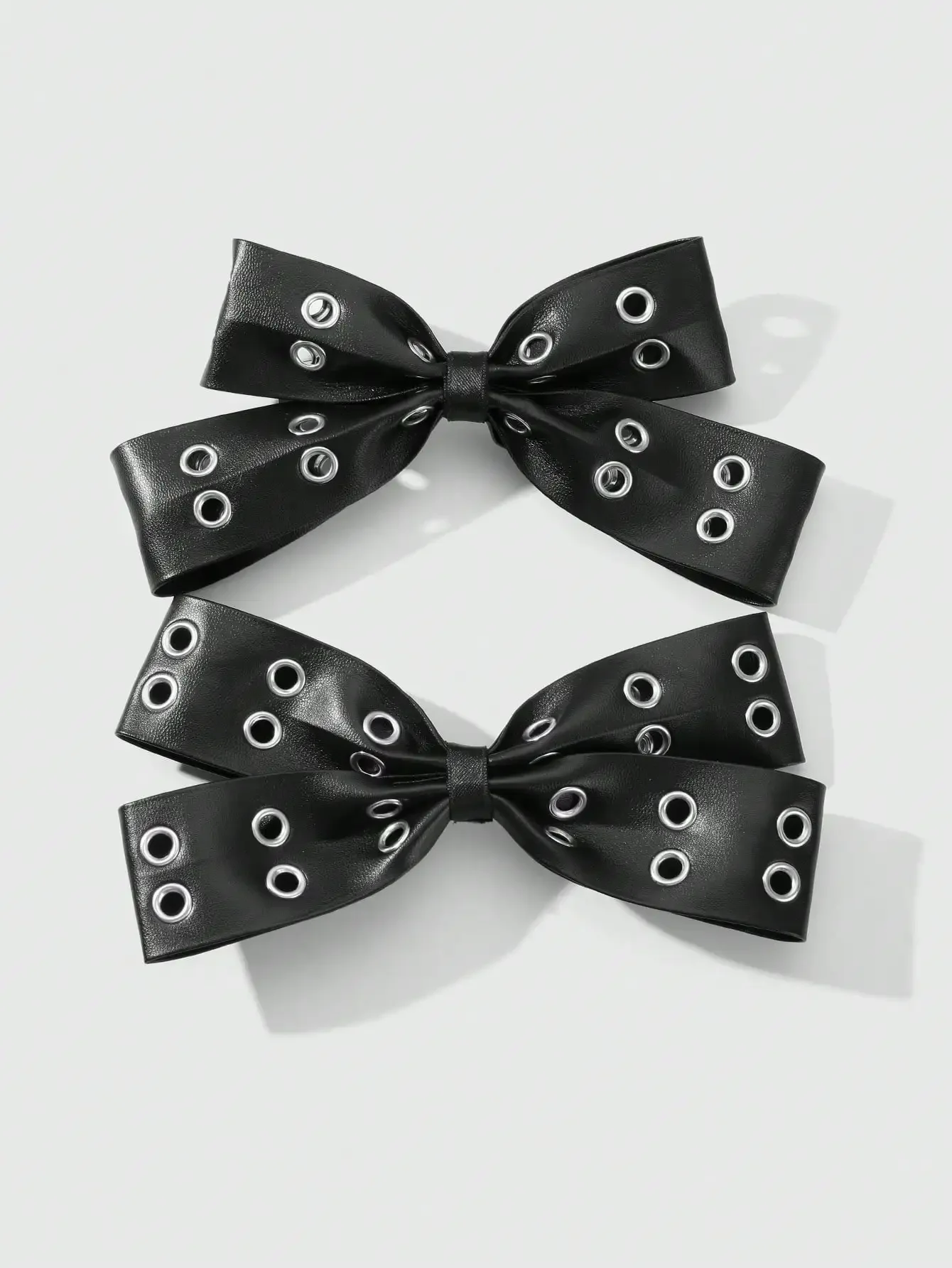 ROMWE Grunge Punk 2pcs Y2K Style Vintage Elegant Punk Gothic Black Leather Double Air Vent Bow Decor DIY Hair Clip Claw Hairpins,Suitable For Sisters, Friends Daily Wear Or Holiday Gift, Halloween
ROMWE Grunge Punk 2pcs Y2K Style Vintage Elegant Punk Gothic Black Leather Double Air Vent Bow Decor DIY Hair Clip Claw Hairpins,Suitable For Sisters, Friends Daily Wear Or Holiday Gift, Halloween
