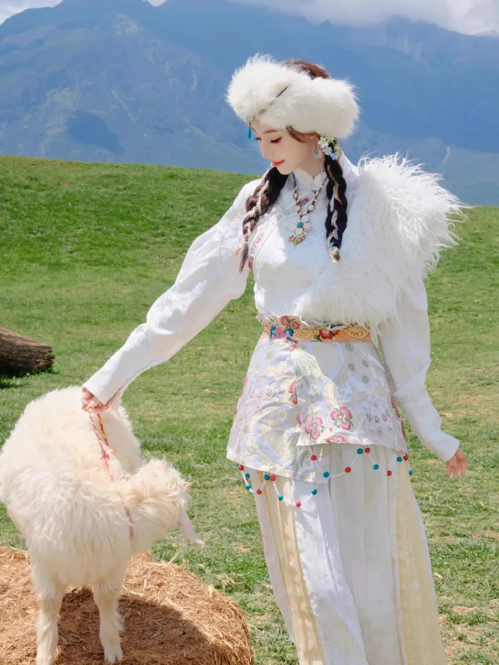 New Ethnic Tibetan Costume Girls Dance Photography Clothing Traditional Tibetan Dress Polyester Fiber Summer Collection
New Ethnic Tibetan Costume Girls Dance Photography Clothing Traditional Tibetan Dress Polyester Fiber Summer Collection
