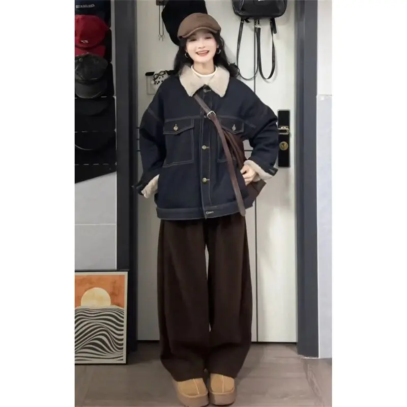 Джинсовое пальто Buttions, меховое плюшевое женское пальто, поздняя осень, ранняя зима, мешковатая одежда с несколькими карманами в стиле хип-поп, городская социальная уличная одежда с капюшоном, впитывающая влагу
Джинсовое пальто Buttions, меховое плюшевое женское пальто, поздняя осень, ранняя зима, мешковатая одежда с несколькими карманами в стиле хип-поп, городская социальная уличная одежда с капюшоном, впитывающая влагу