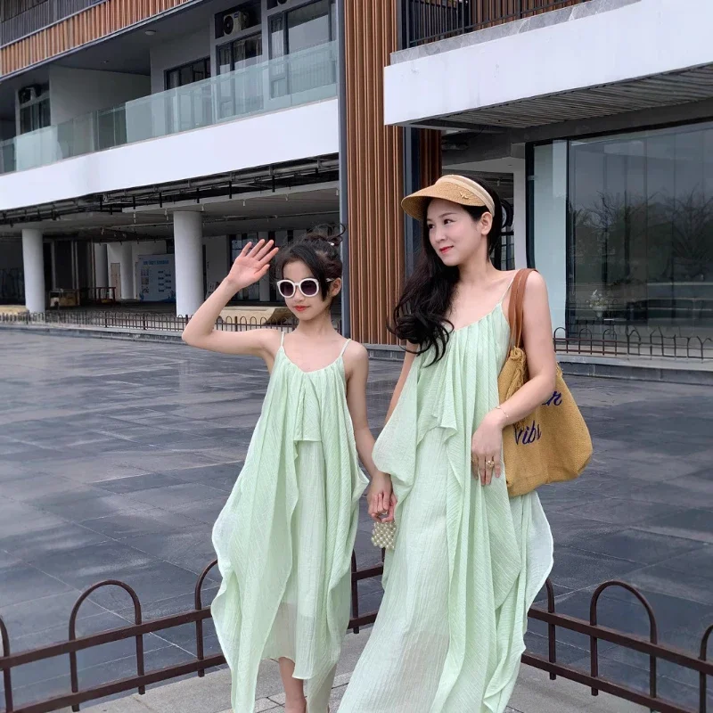 2025 Summer New Family Matching Set Mom Daughter Dress Green V-Neck Strappy Dresses Beach Vacation Backless Long Gown Outfits
2025 Summer New Family Matching Set Mom Daughter Dress Green V-Neck Strappy Dresses Beach Vacation Backless Long Gown Outfits