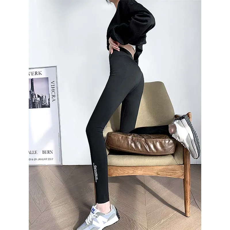 Женские леггинсы для йоги из ткани аркскин с высокой талией, облегающие, с эффектом утяжки живота и подтяжки ягодиц, для весны и осени, новая базовая модель
Женские леггинсы для йоги из ткани аркскин с высокой талией, облегающие, с эффектом утяжки живота и подтяжки ягодиц, для весны и осени, новая базовая модель