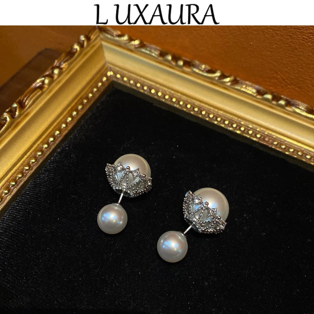 Vintage fashion classic silver circular design paired with Bohemian women's accessory stud earrings
Vintage fashion classic silver circular design paired with Bohemian women's accessory stud earrings