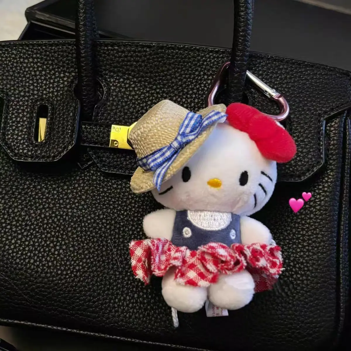 Sanrio Hellokitty Cartoon and Anime Heart-Shaped Buckle Overalls Cute Kt Cat Keychain Pendants Girls' Backpack Accessories
Sanrio Hellokitty Cartoon and Anime Heart-Shaped Buckle Overalls Cute Kt Cat Keychain Pendants Girls' Backpack Accessories