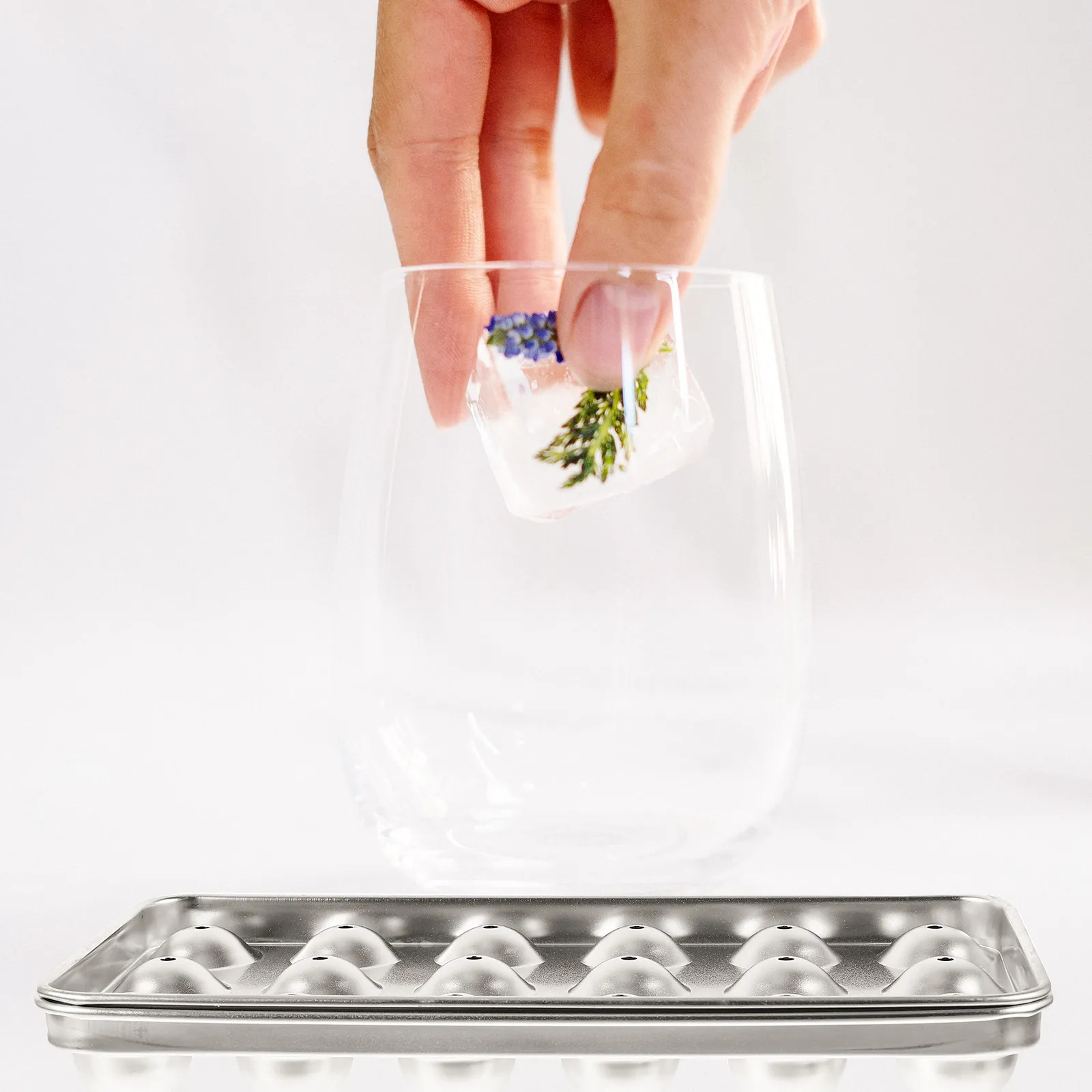 1Pcs Round Ice Cube Tray with Lid DIY Ice Making Mold Stainless Steel Ball Shaped Freezer Tray for Home Hotel Restaurant Use
1Pcs Round Ice Cube Tray with Lid DIY Ice Making Mold Stainless Steel Ball Shaped Freezer Tray for Home Hotel Restaurant Use