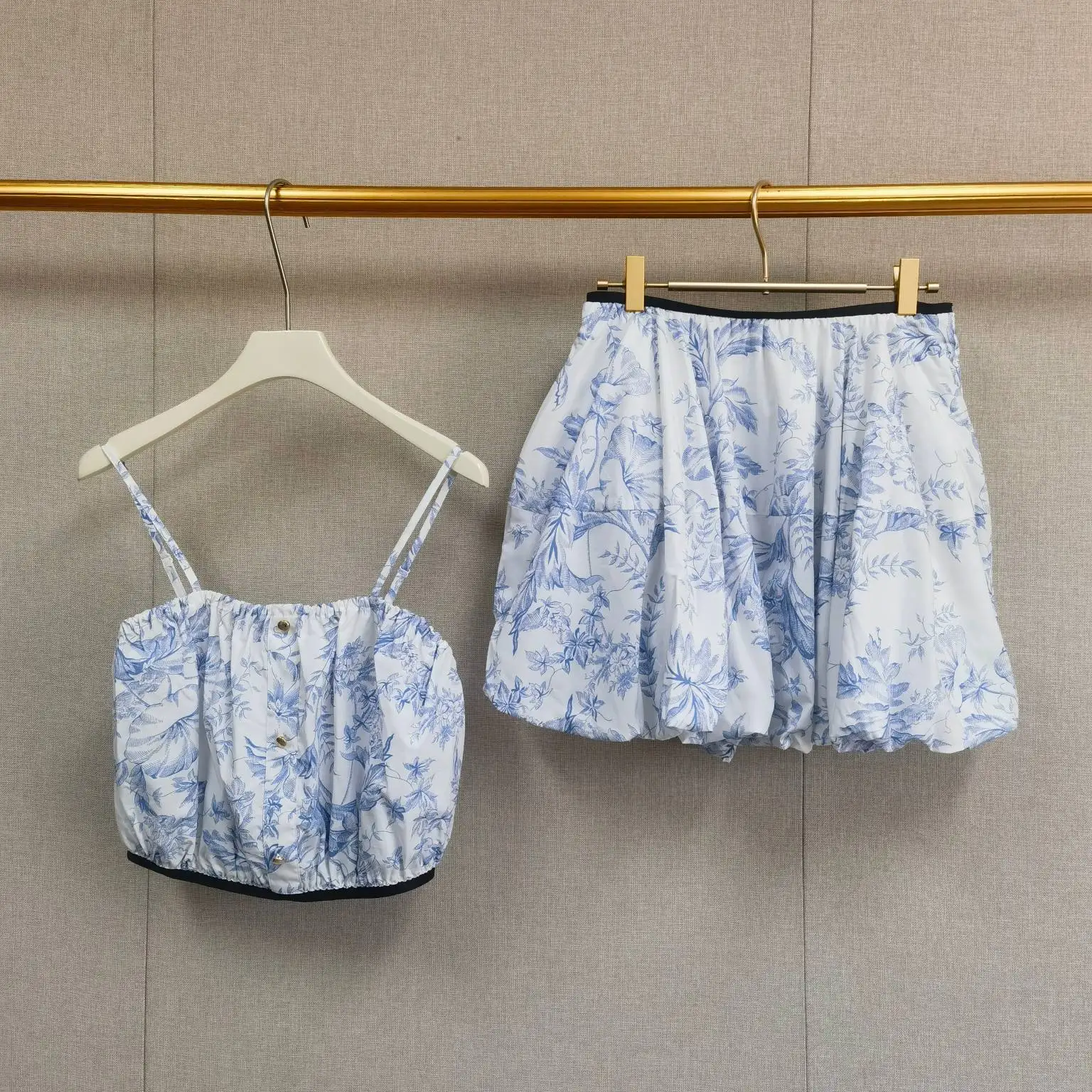 Early Autumn Korean Style Blue And White Porcelain Print High Waist Short Skirt Set Women's Fashion Floral Embellished Belted...
Early Autumn Korean Style Blue And White Porcelain Print High Waist Short Skirt Set Women's Fashion Floral Embellished Belted...