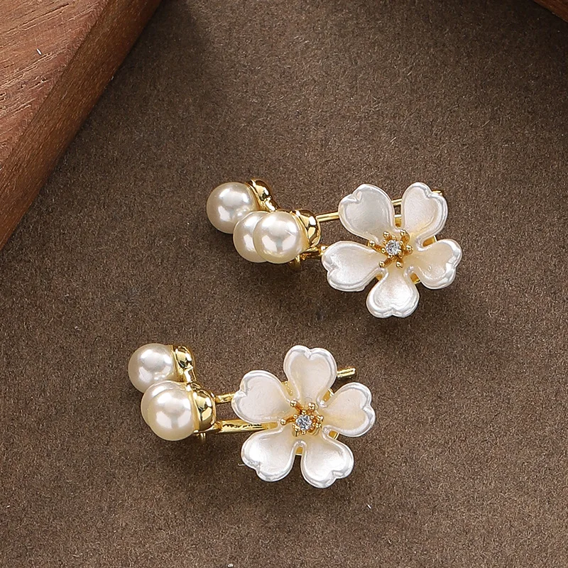 Fashionable, exquisite and sweet holiday style diamond-encrusted pearl flower earrings, light luxury, high-end fairy earrings
Fashionable, exquisite and sweet holiday style diamond-encrusted pearl flower earrings, light luxury, high-end fairy earrings