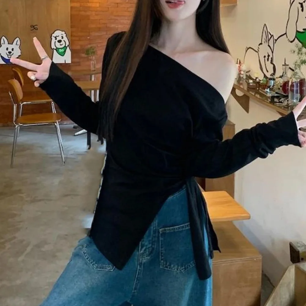 Sleek One Shoulder Long Sleeve Women's Top with an Eye Catching Irregular Hem Great for Casual Outings in Spring and Summer
Sleek One Shoulder Long Sleeve Women's Top with an Eye Catching Irregular Hem Great for Casual Outings in Spring and Summer