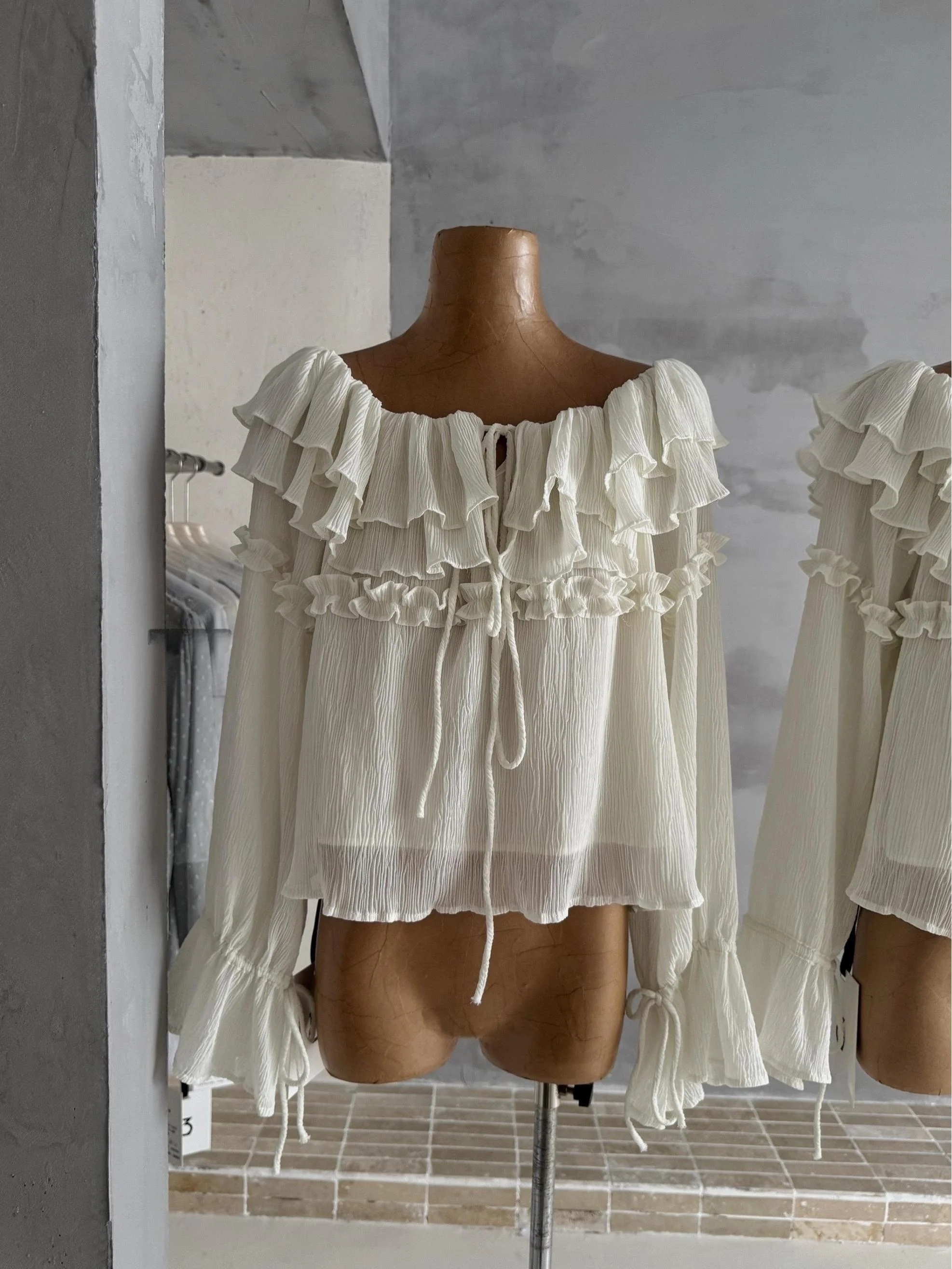 Sweet Golden Waltz Tie Shoulder Top Women's Summer Loose Fit Long Sleeve Polyester 18-24 Years Old Single Piece Versatile Style
Sweet Golden Waltz Tie Shoulder Top Women's Summer Loose Fit Long Sleeve Polyester 18-24 Years Old Single Piece Versatile Style
