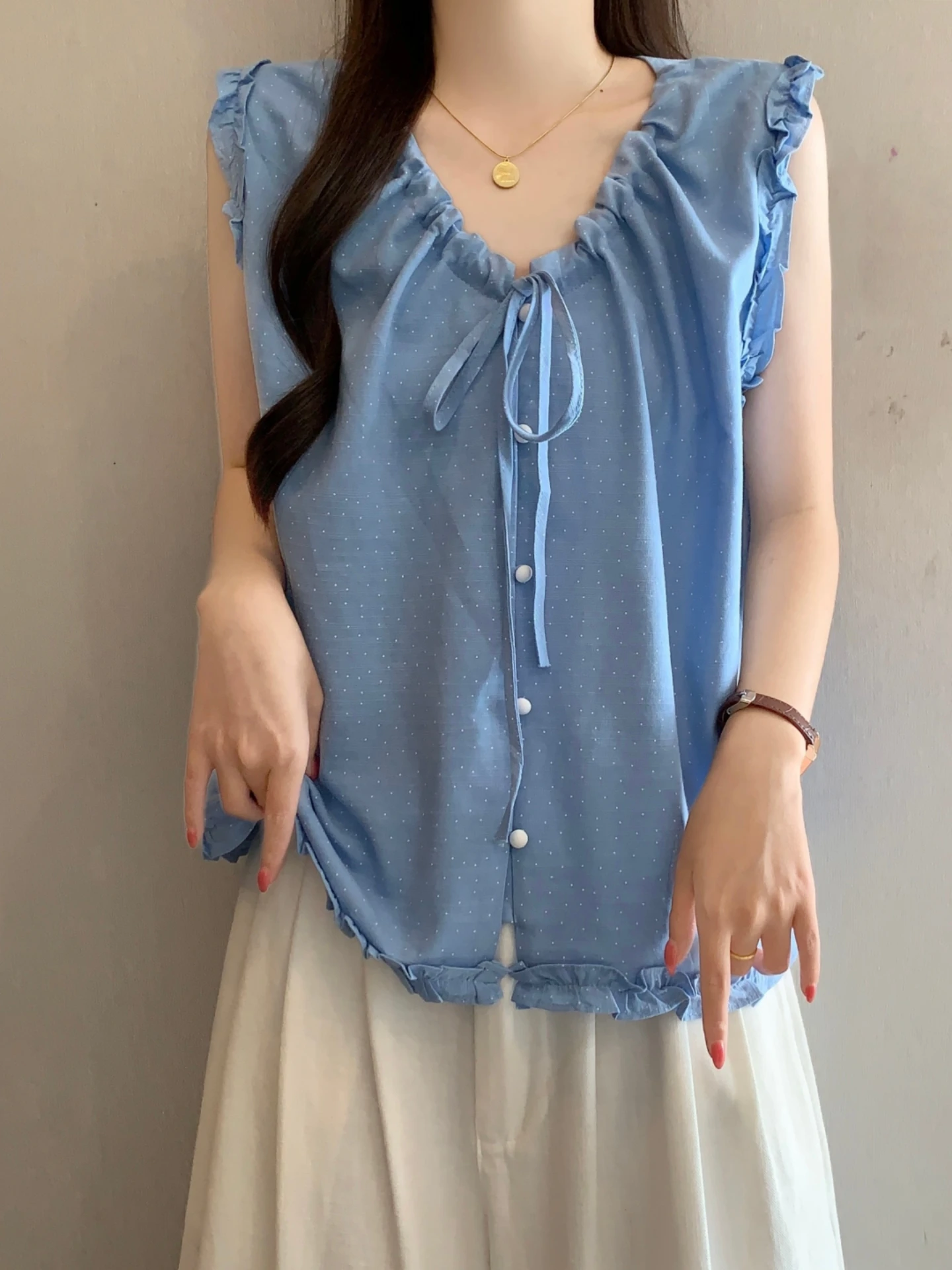 Summer Polka Dot V-neck Sleeveless Shirt Women's Loose Fit Button Detail Bow Tie Waistcoat Top plus Size Slimming Effect
Summer Polka Dot V-neck Sleeveless Shirt Women's Loose Fit Button Detail Bow Tie Waistcoat Top plus Size Slimming Effect