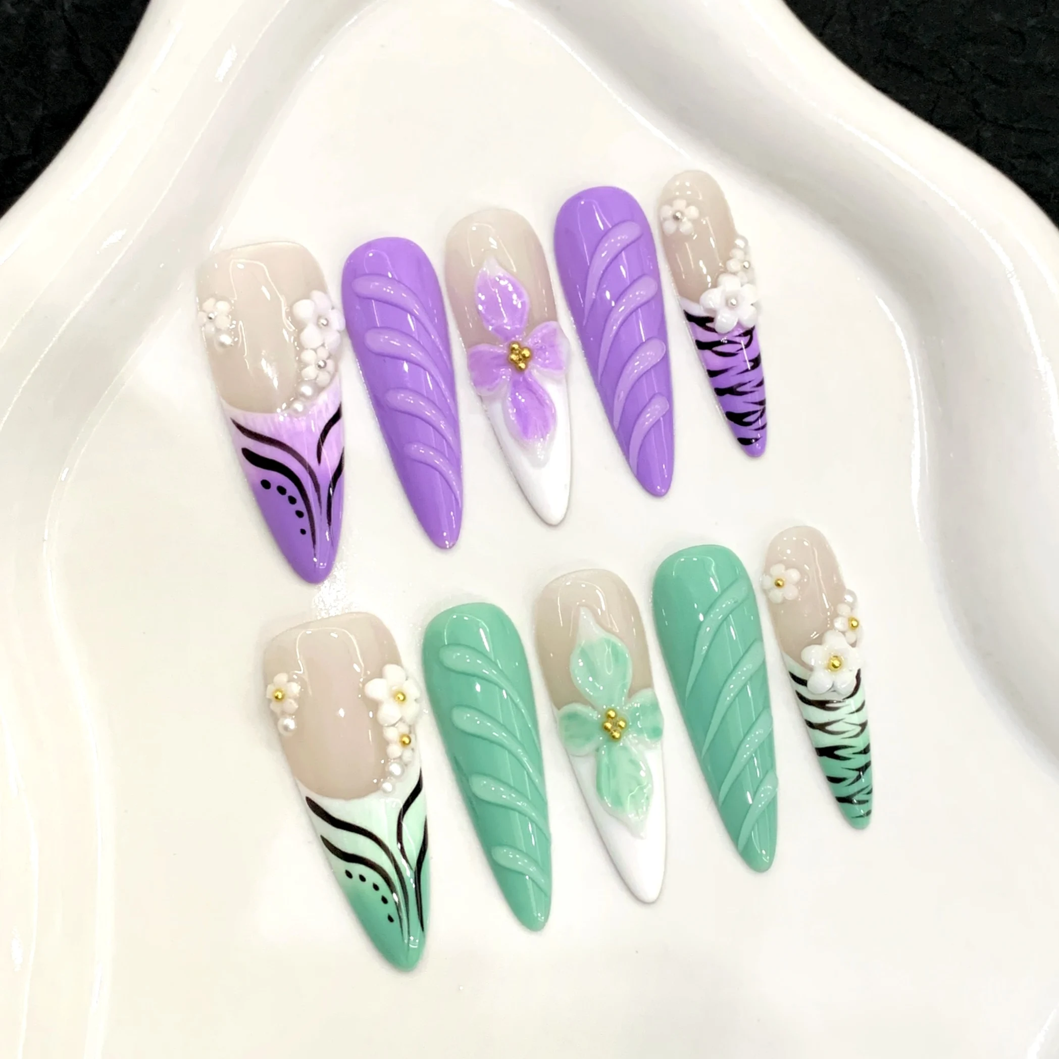 Super Long Almond Handmade Press On Nails Pueple Fake Nails 3D Carved Flowers Hibiscus Design Leopard Spice Girl Nail Stickers
Super Long Almond Handmade Press On Nails Pueple Fake Nails 3D Carved Flowers Hibiscus Design Leopard Spice Girl Nail Stickers