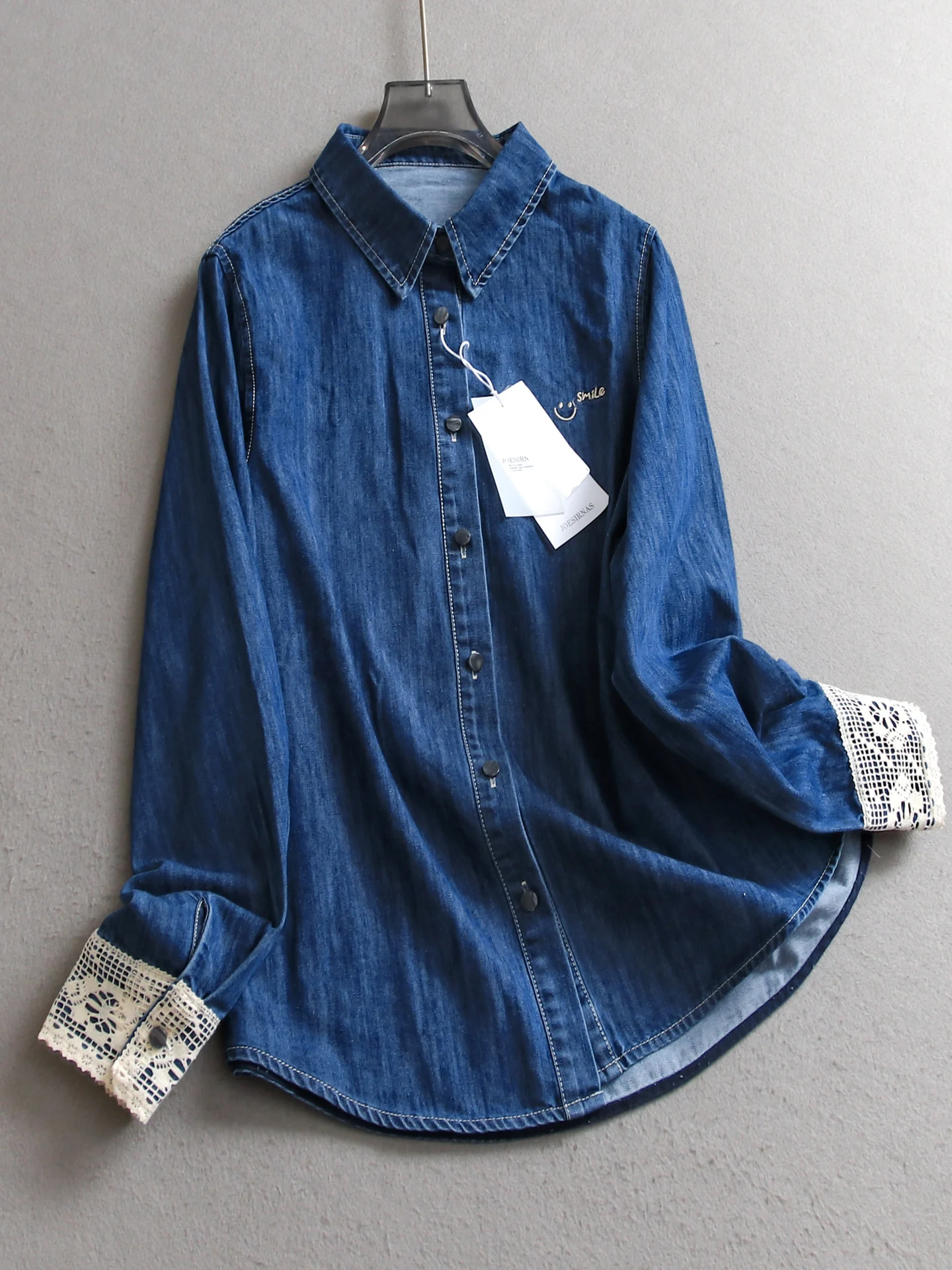 Blue Embroidered Lace Patchwork Sleeve Loose Slimming Collar Long Sleeve Women's Denim Shirt V326 Autumn New Style Loose Fit ...
Blue Embroidered Lace Patchwork Sleeve Loose Slimming Collar Long Sleeve Women's Denim Shirt V326 Autumn New Style Loose Fit ...