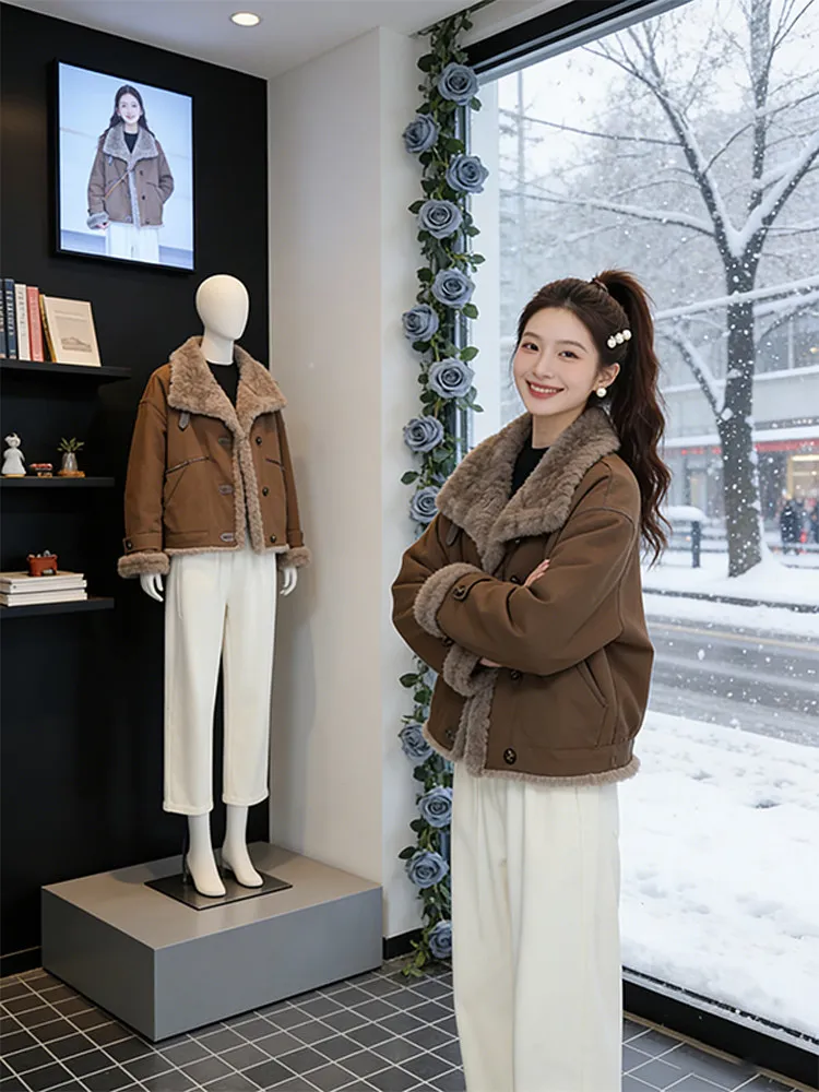 Новая теплая хлопковая куртка в стиле ретро для женщин, свободного кроя, с длинными рукавами, в корейском стиле, простой дизайн
Новая теплая хлопковая куртка в стиле ретро для женщин, свободного кроя, с длинными рукавами, в корейском стиле, простой дизайн