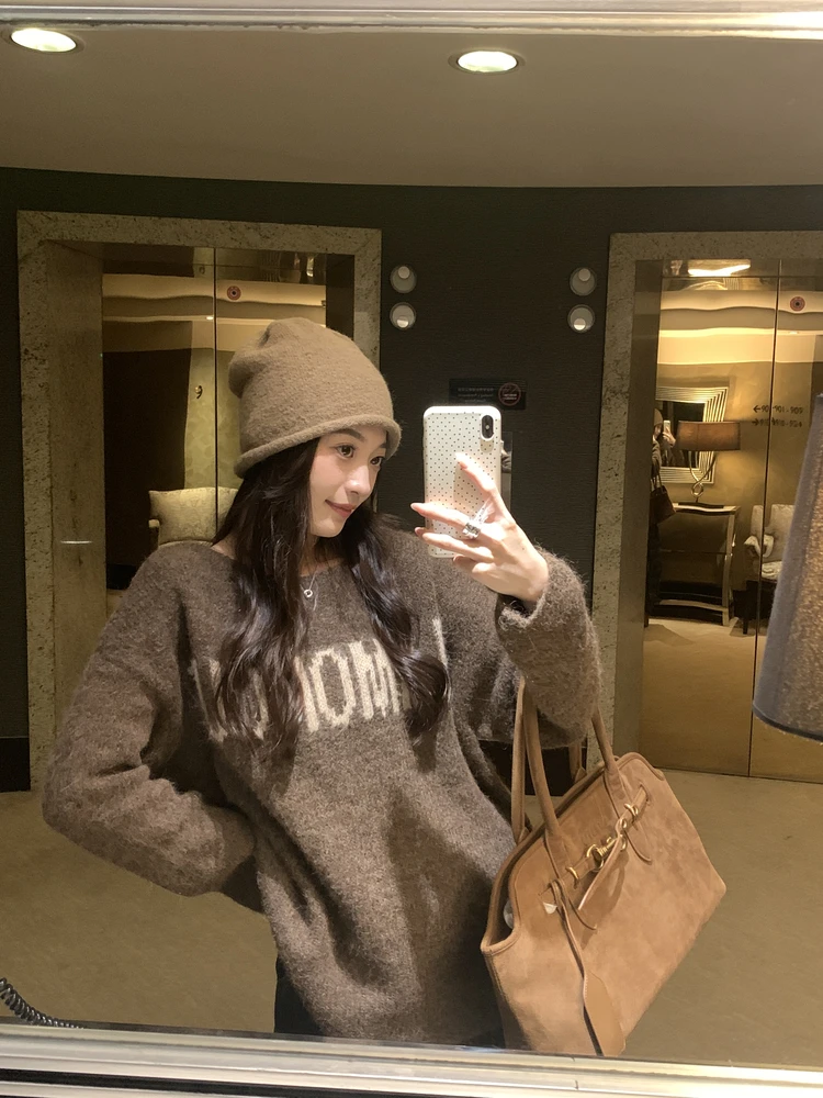 Корейский мягкий уютный вязаный свитер с круглым вырезом для женщин, осенне-зимний, свободного кроя, с длинными рукавами, с принтом
Корейский мягкий уютный вязаный свитер с круглым вырезом для женщин, осенне-зимний, свободного кроя, с длинными рукавами, с принтом