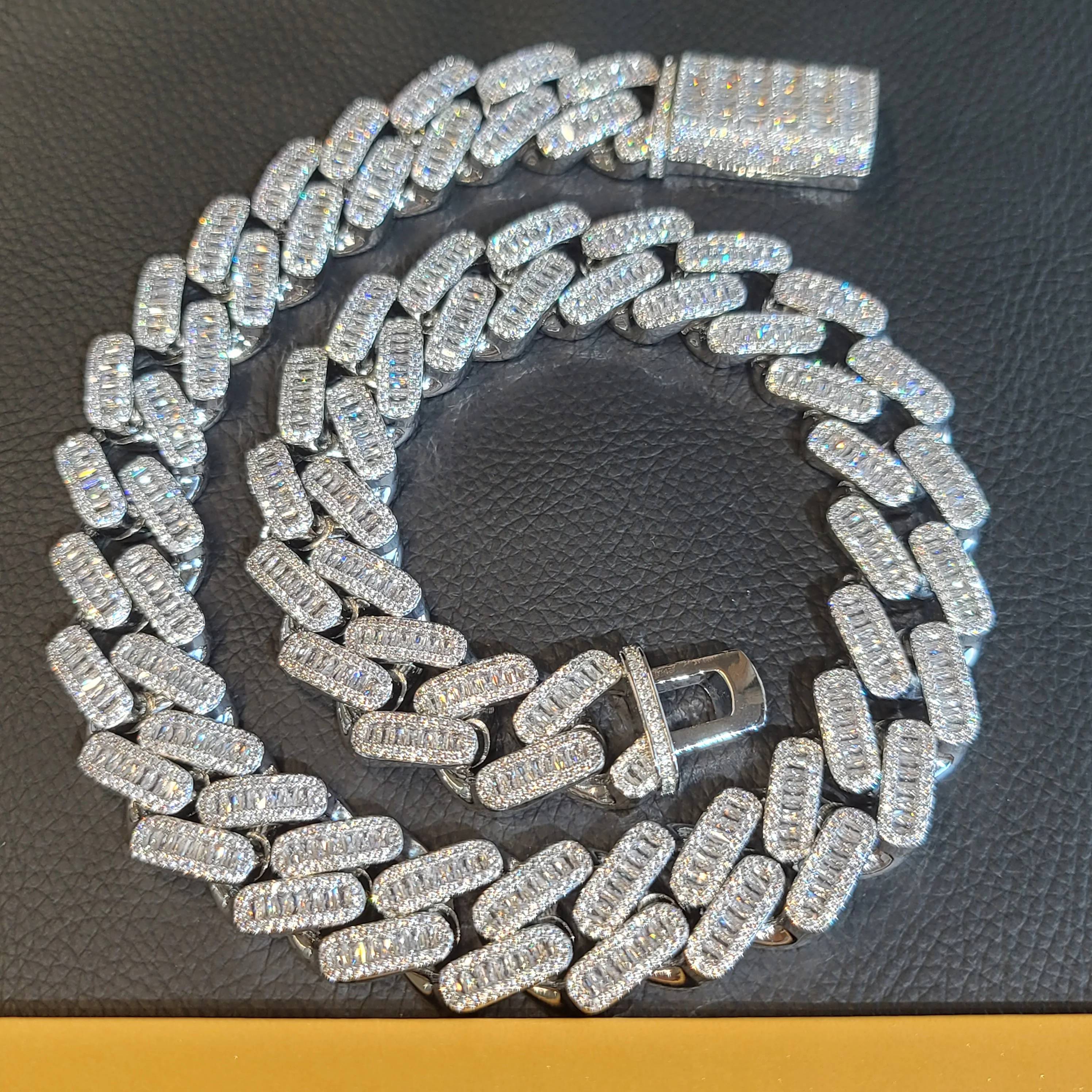 Fashion Hip Hop 20mm Miami Cuban Link Chain Iced Out Baguettecz Cubic Zircon Necklace Men's Rock Jewelry Bracelet Christmas Gift
Fashion Hip Hop 20mm Miami Cuban Link Chain Iced Out Baguettecz Cubic Zircon Necklace Men's Rock Jewelry Bracelet Christmas Gift