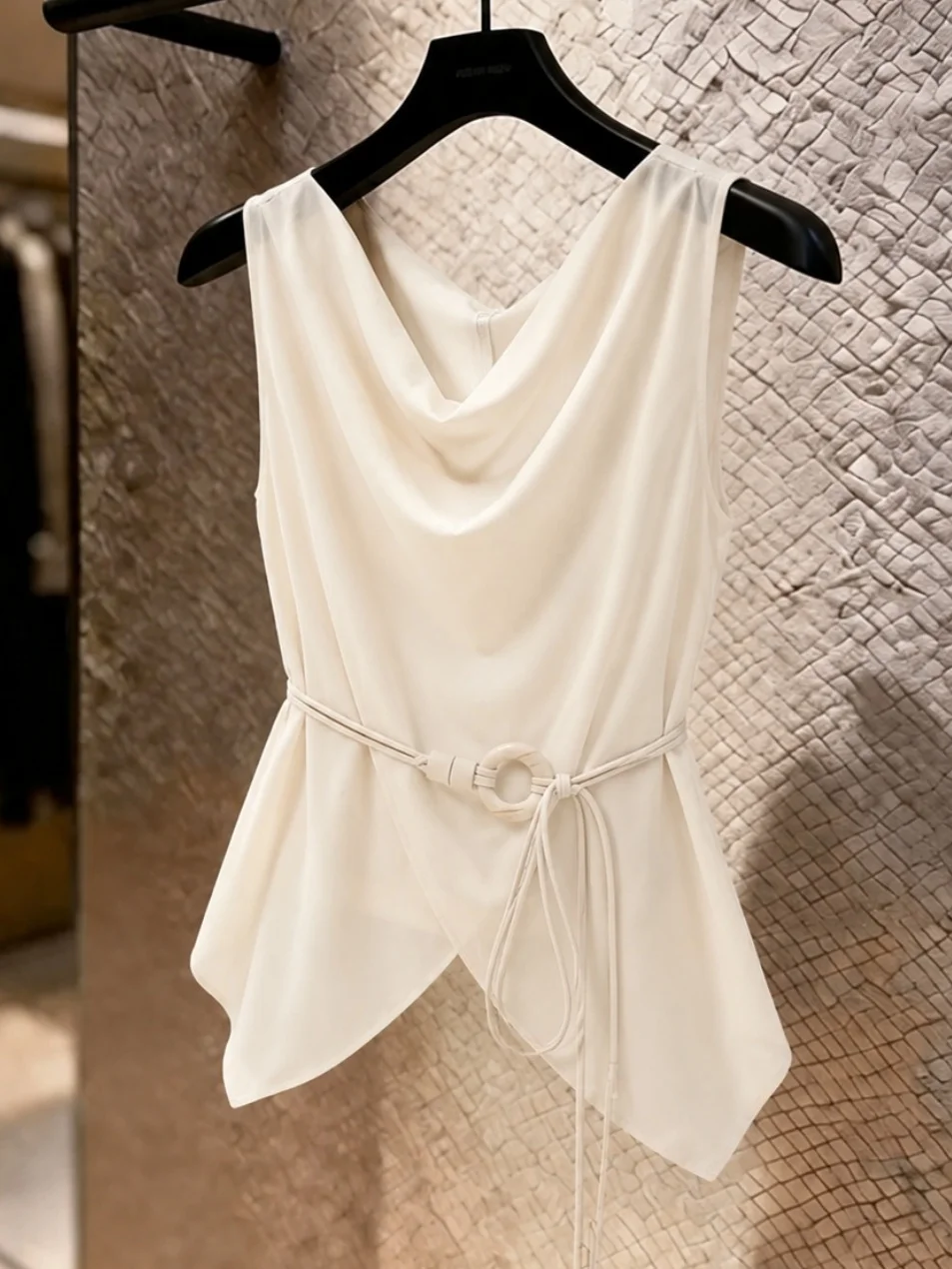 Summer 2026 Stylish Ageless Sleeveless Vest Belted Waist Slimming Versatile Design Sensation Top Korean Style Commute Silk Fa...
Summer 2026 Stylish Ageless Sleeveless Vest Belted Waist Slimming Versatile Design Sensation Top Korean Style Commute Silk Fa...
