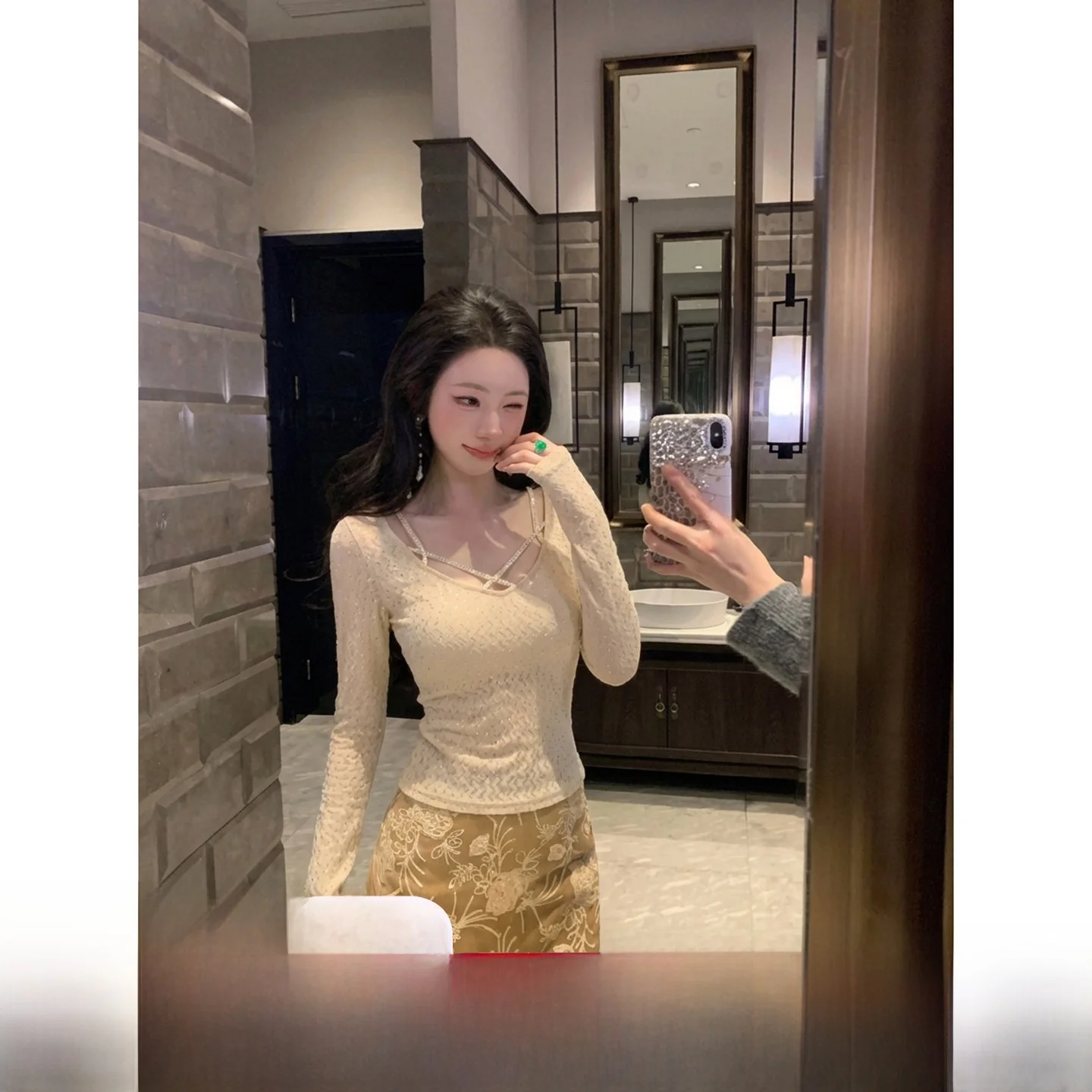 Syqiao Women's Slim Fit Knitted Long Sleeve Base Shirt V Neck Fashionable Top Diamond Decorated Elegant Style Outerwear
Syqiao Women's Slim Fit Knitted Long Sleeve Base Shirt V Neck Fashionable Top Diamond Decorated Elegant Style Outerwear